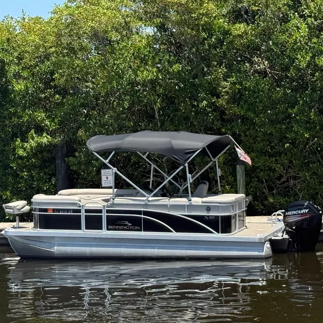 Rent a BENNINGTON MARINE pontoon in Fort Myers, FL near me