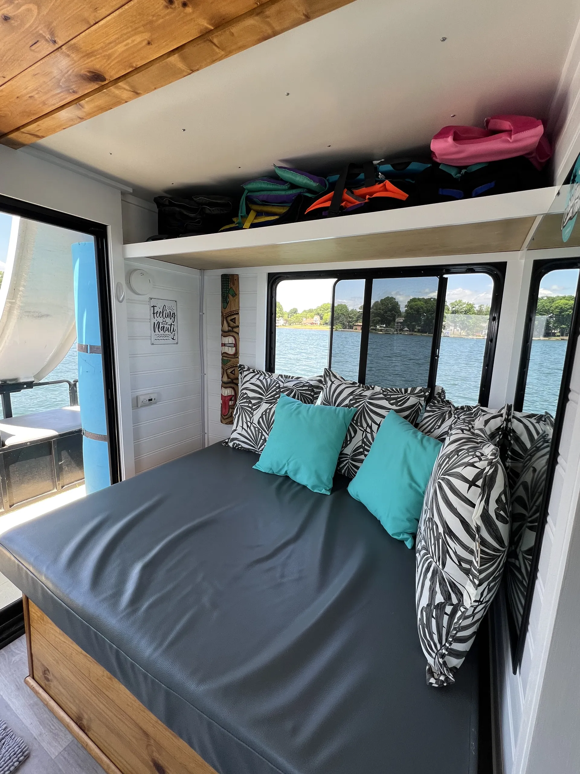The Tiki Hut – Your Floating Paradise on Lake Norman