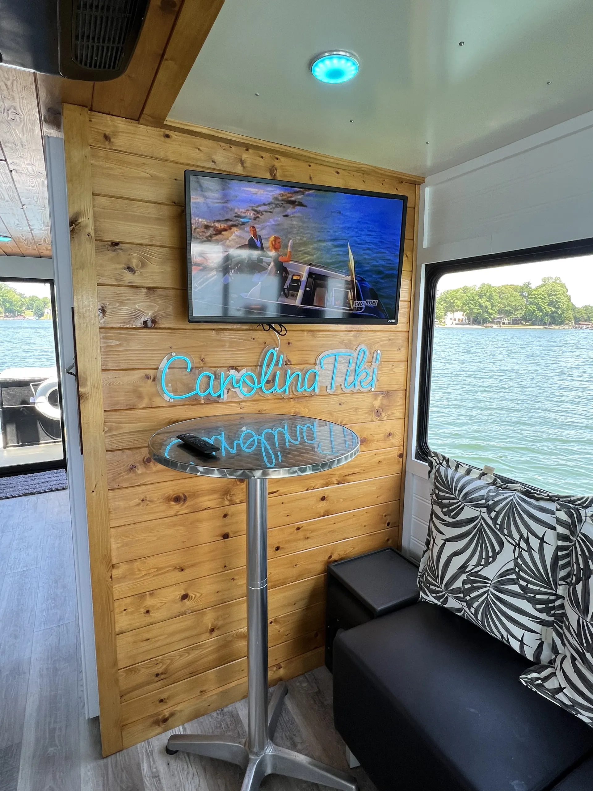 The Tiki Hut – Your Floating Paradise on Lake Norman
