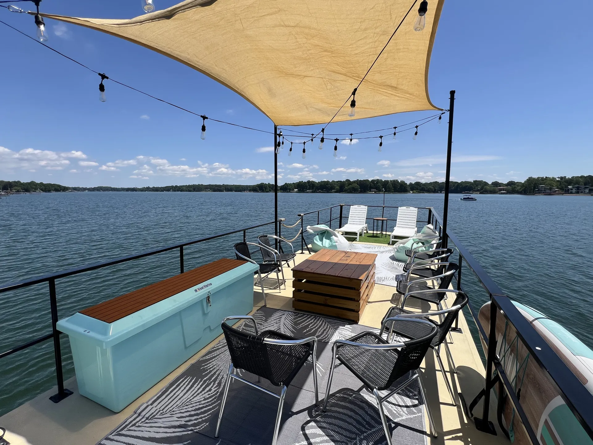 The Tiki Hut – Your Floating Paradise on Lake Norman