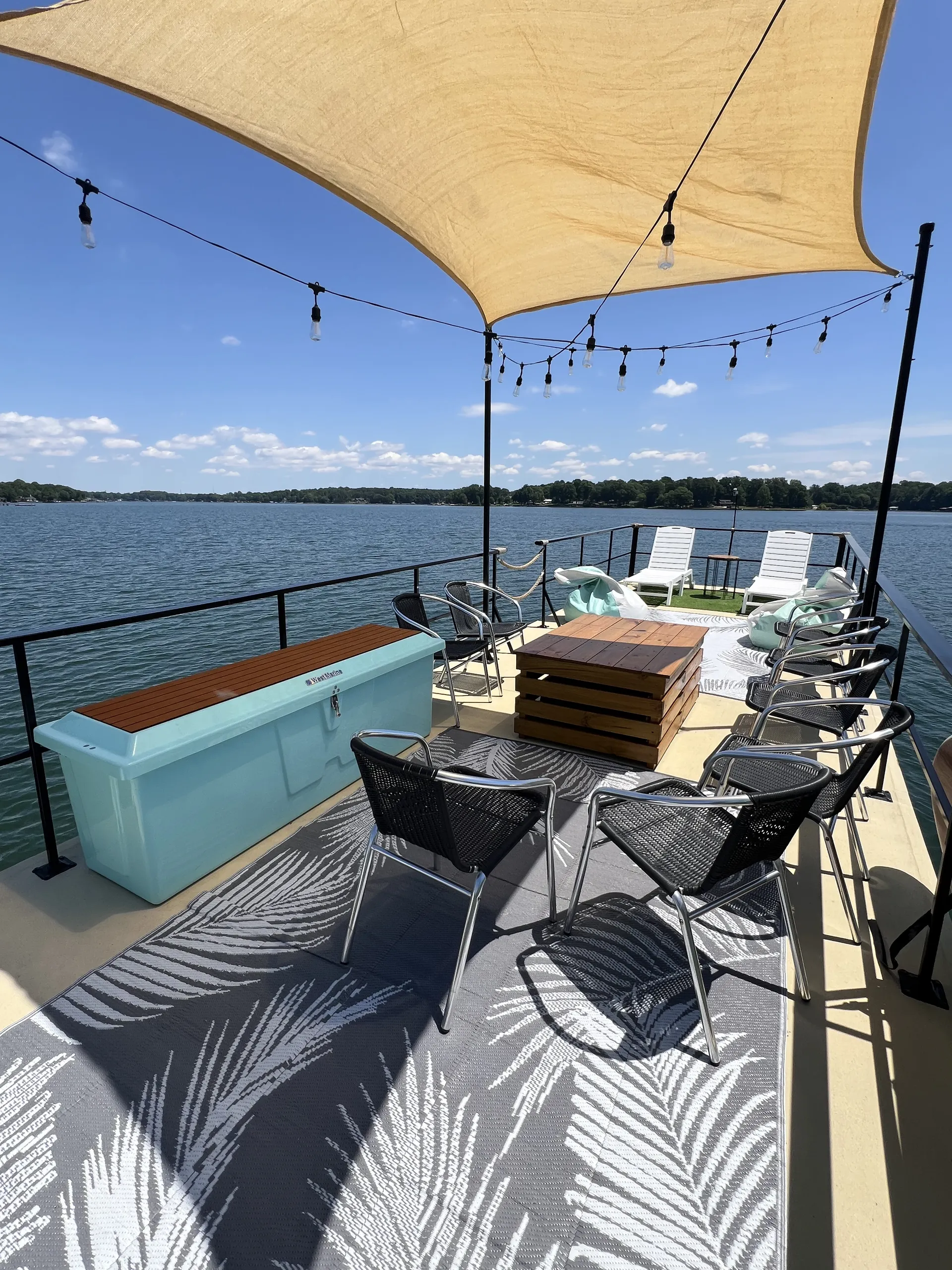 The Tiki Hut – Your Floating Paradise on Lake Norman