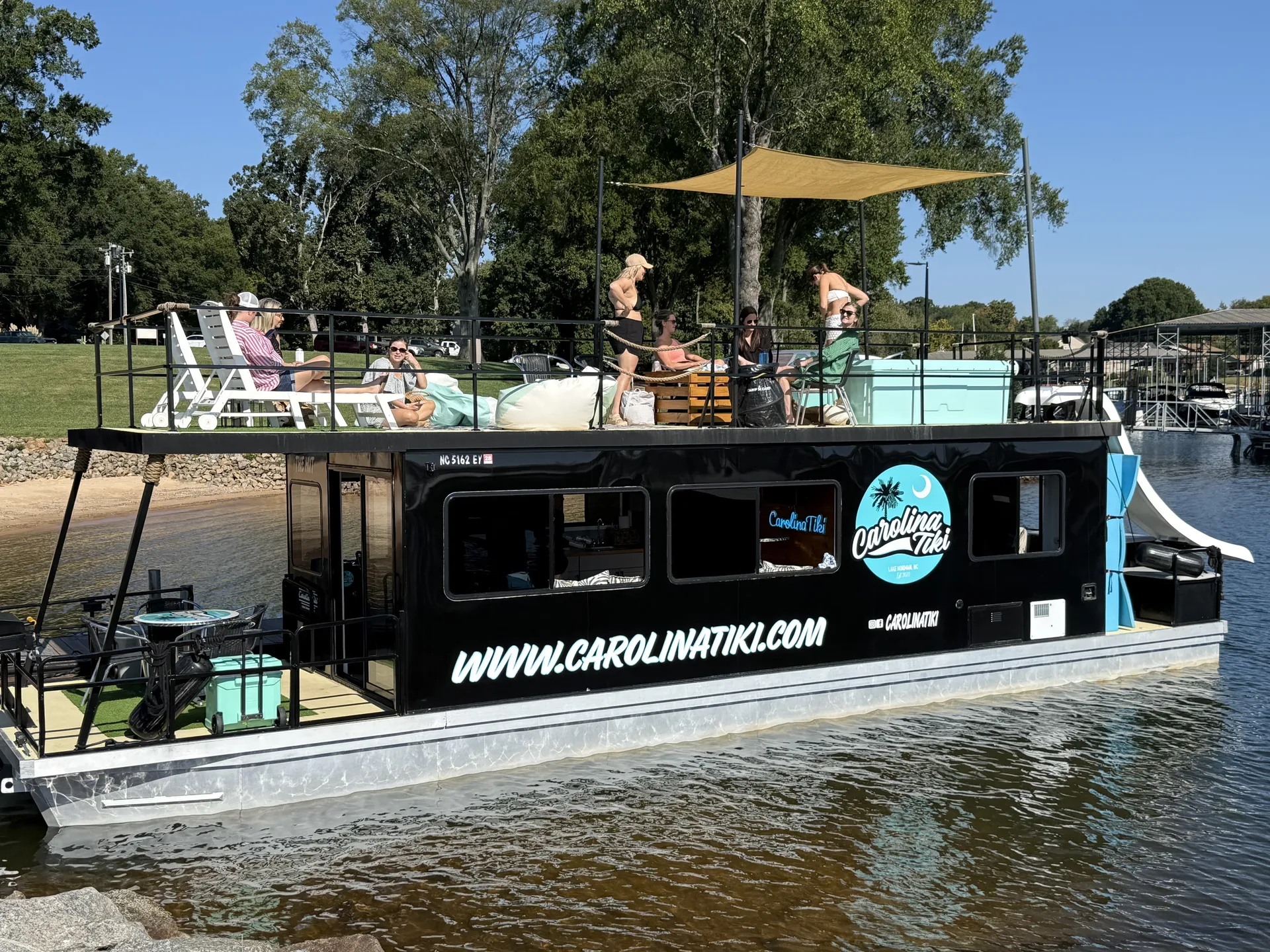 The Tiki Hut – Your Floating Paradise on Lake Norman