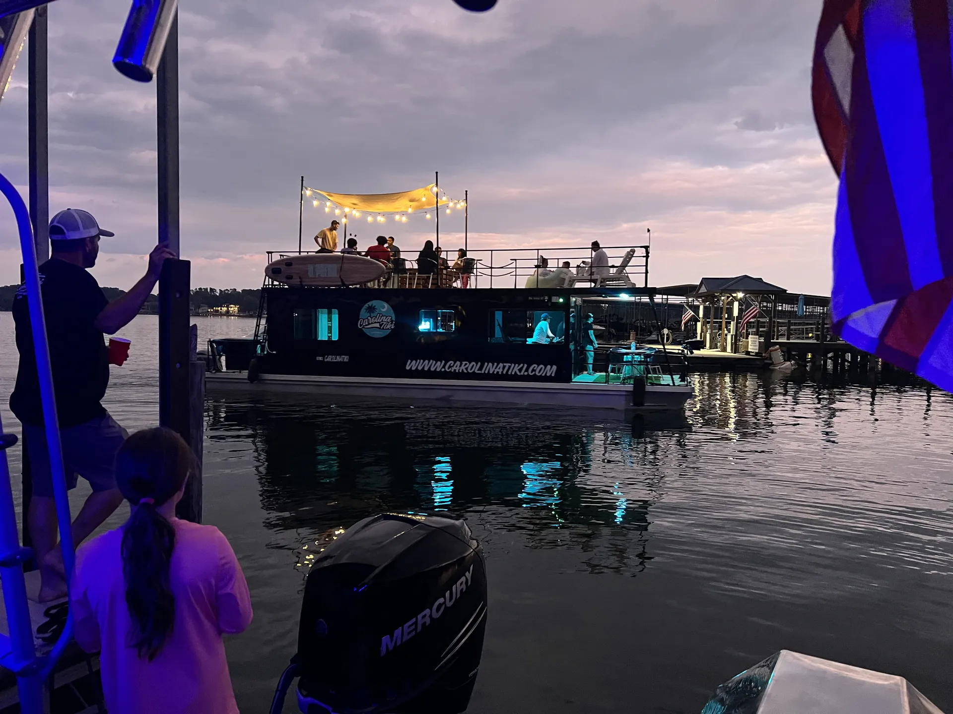 The Tiki Hut – Your Floating Paradise on Lake Norman
