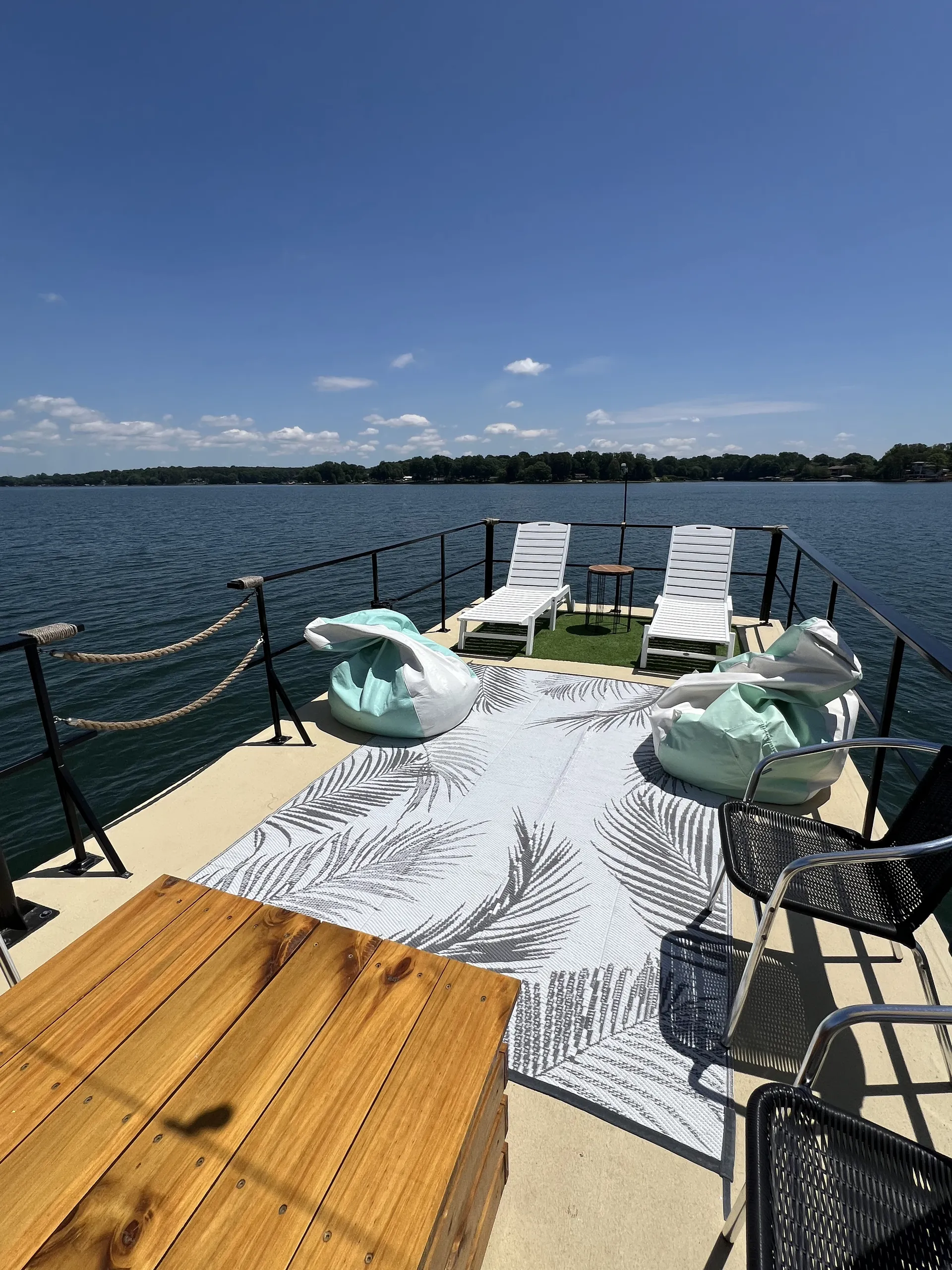 The Tiki Hut – Your Floating Paradise on Lake Norman
