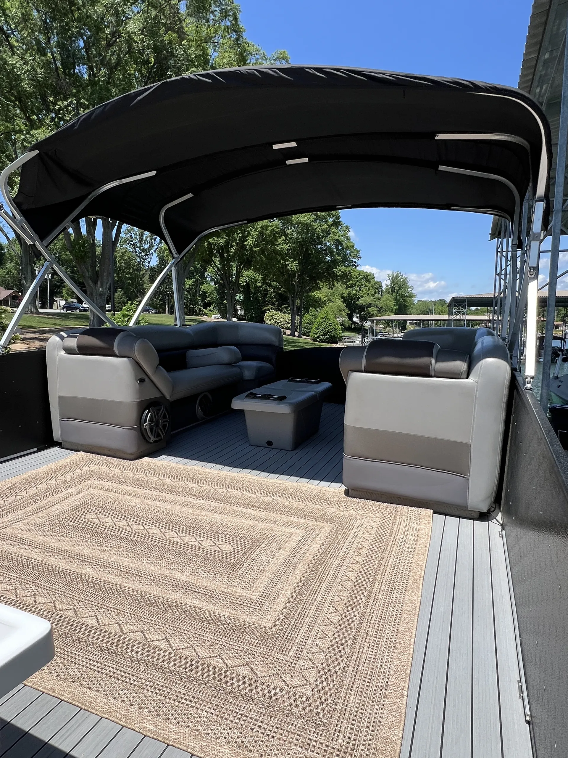 La Cantina – 31' Premier SkyDek Tritoon