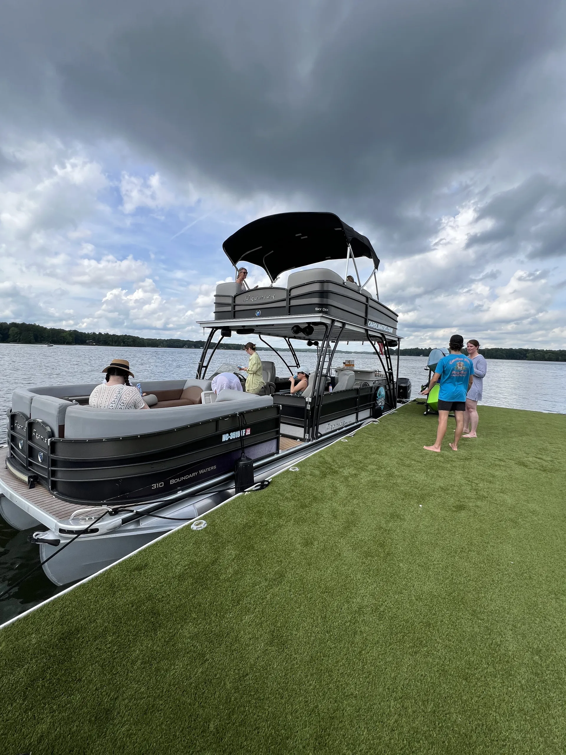 La Cantina – 31' Premier SkyDek Tritoon