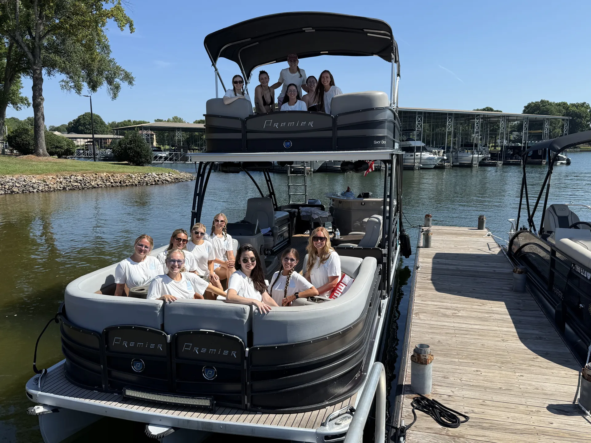 La Cantina – 31' Premier SkyDek Tritoon