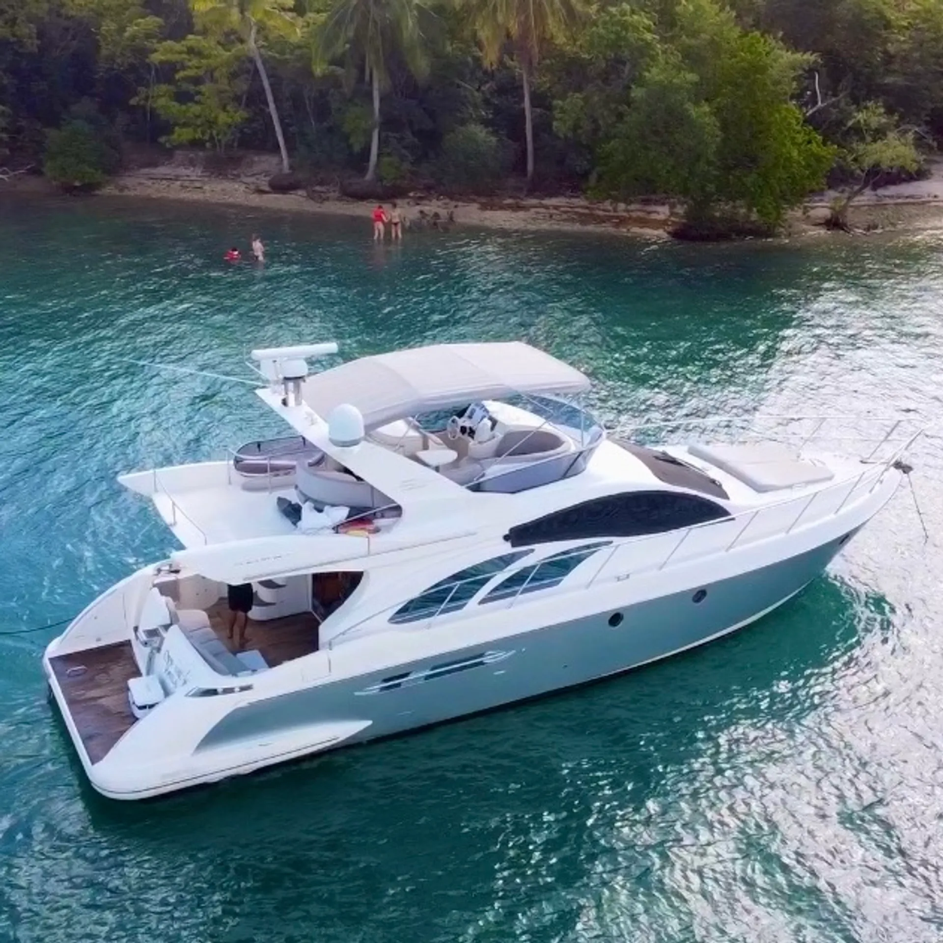 Gorgeous Azimut 55' Flybridge, Haulover sandbar access 