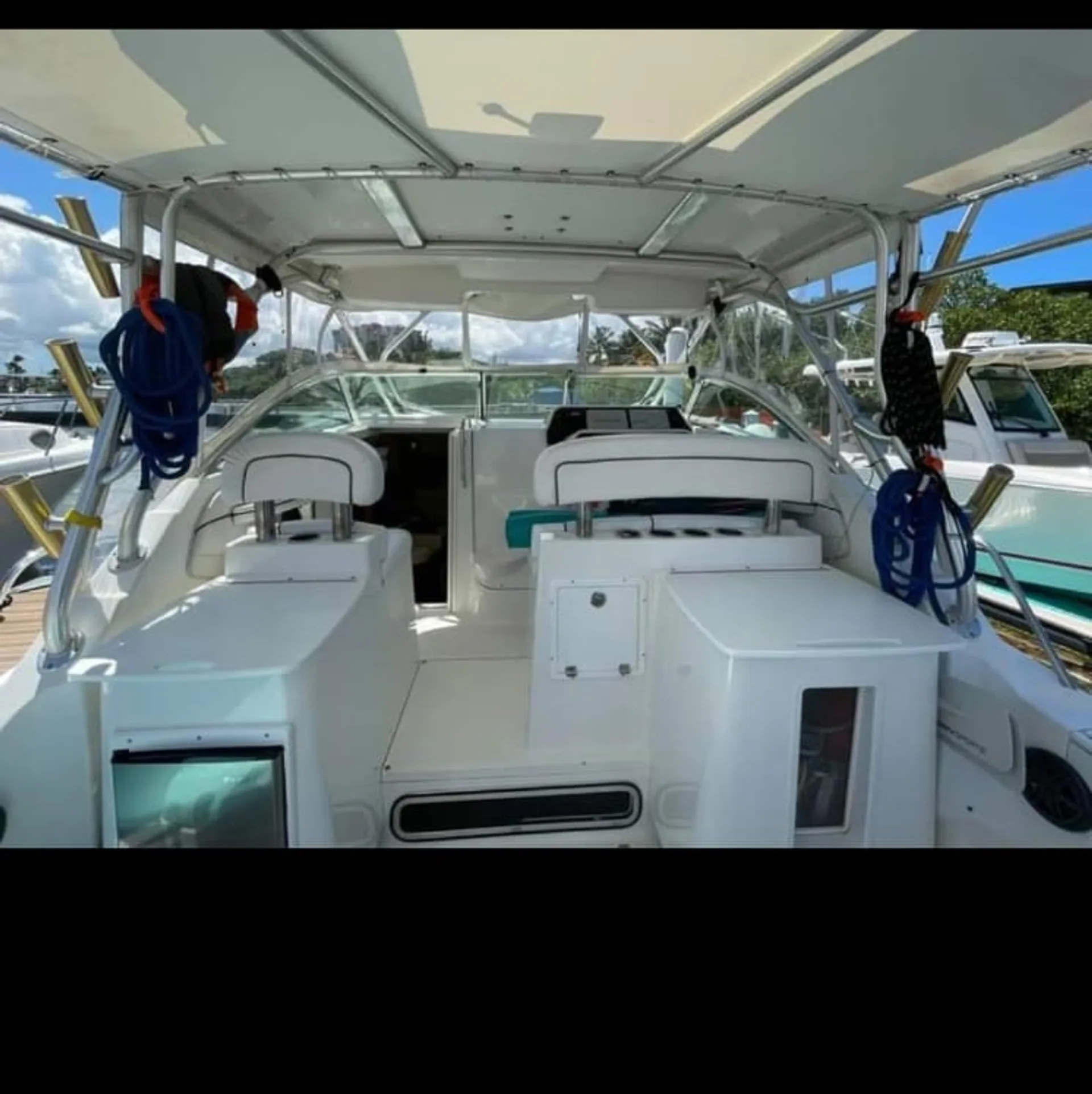 Wellcraft yacht 30 - local cruise to the islands