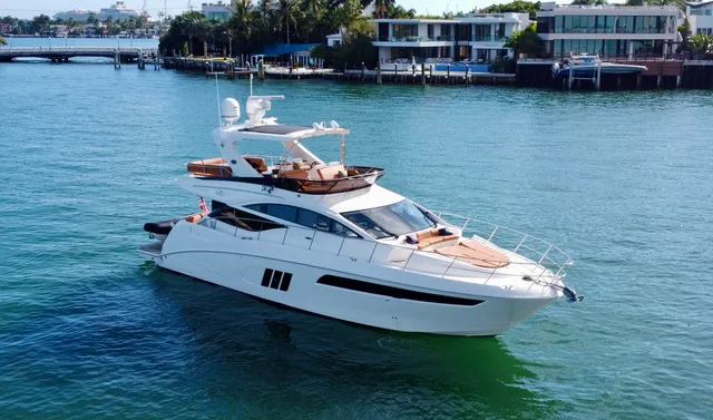 Rent a motor yacht in Miami, FL near me