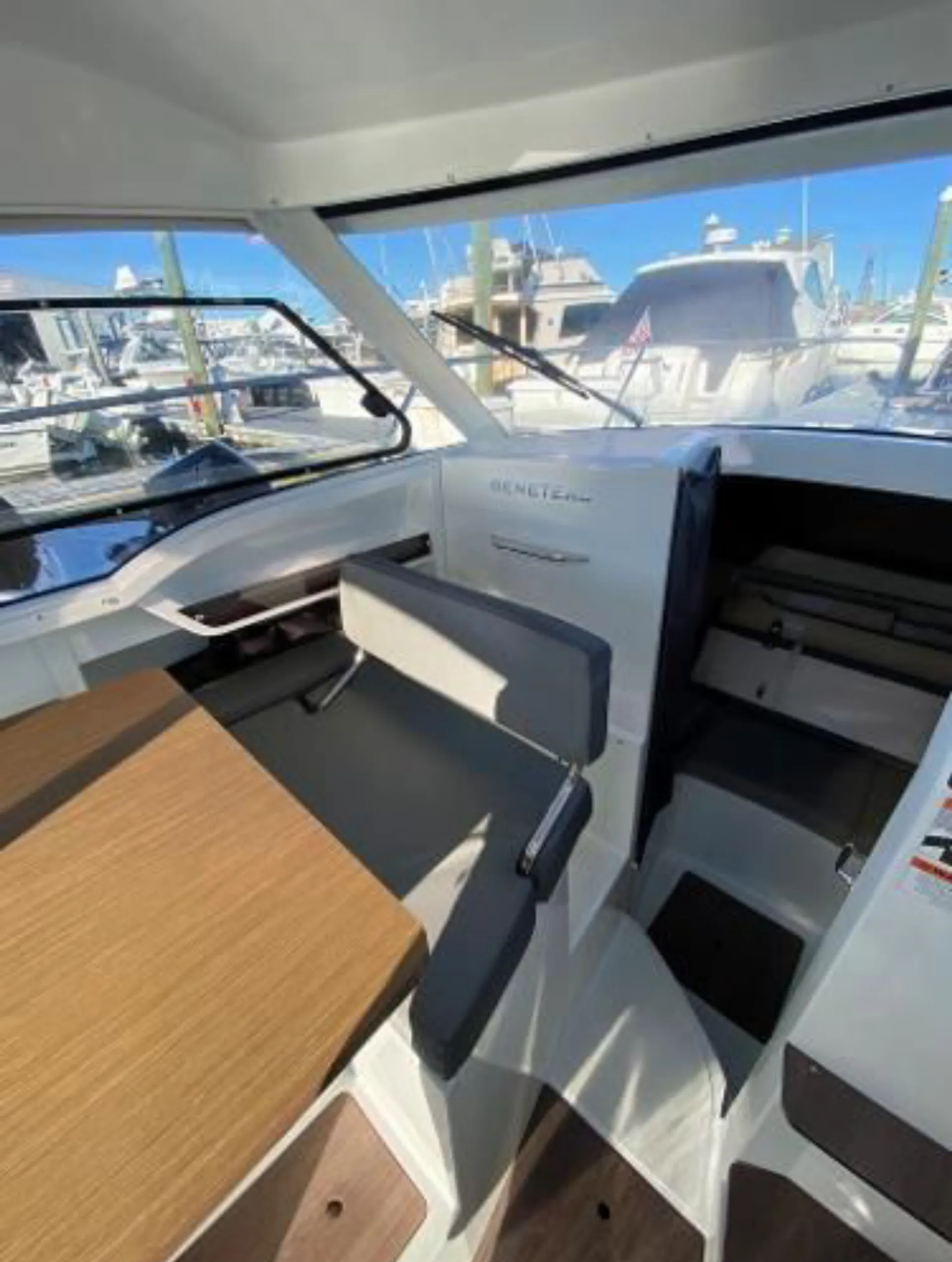 Lakeside Paradise Escape - 26’ Cabin Cruiser