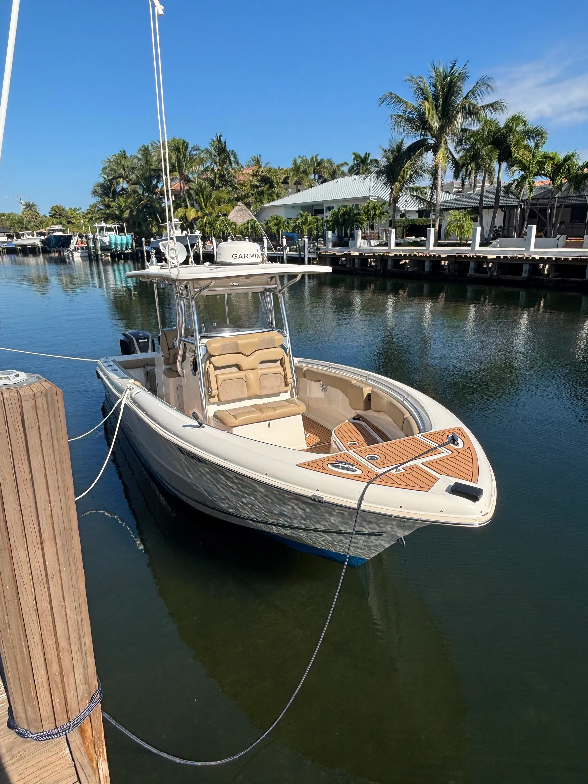 27ft Center Console. Explore South Flordia! 