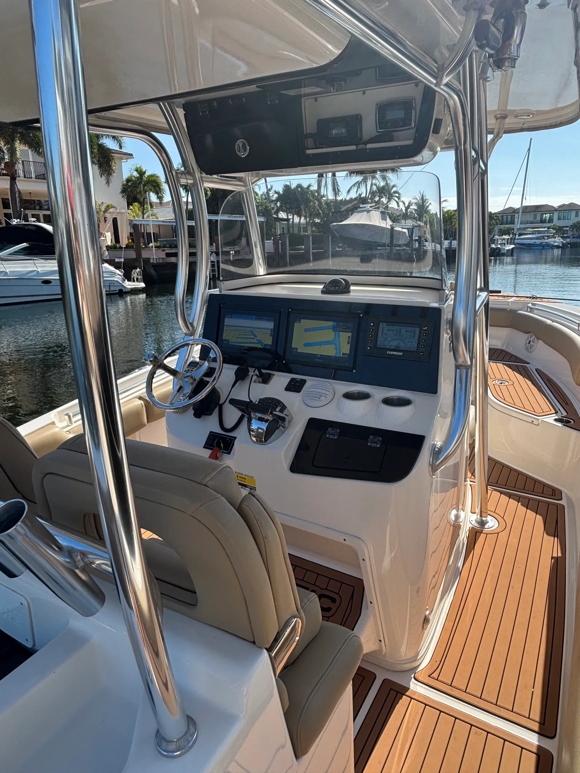 27ft Center Console. Explore South Flordia! 