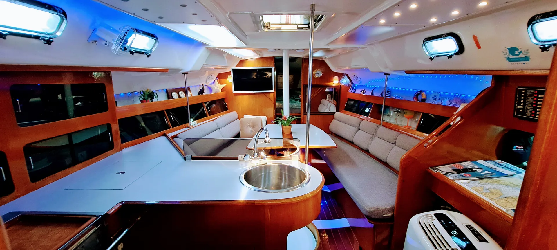 HUNTER LEGEND 35 SAILBOAT CRUISER MOTORSAILER