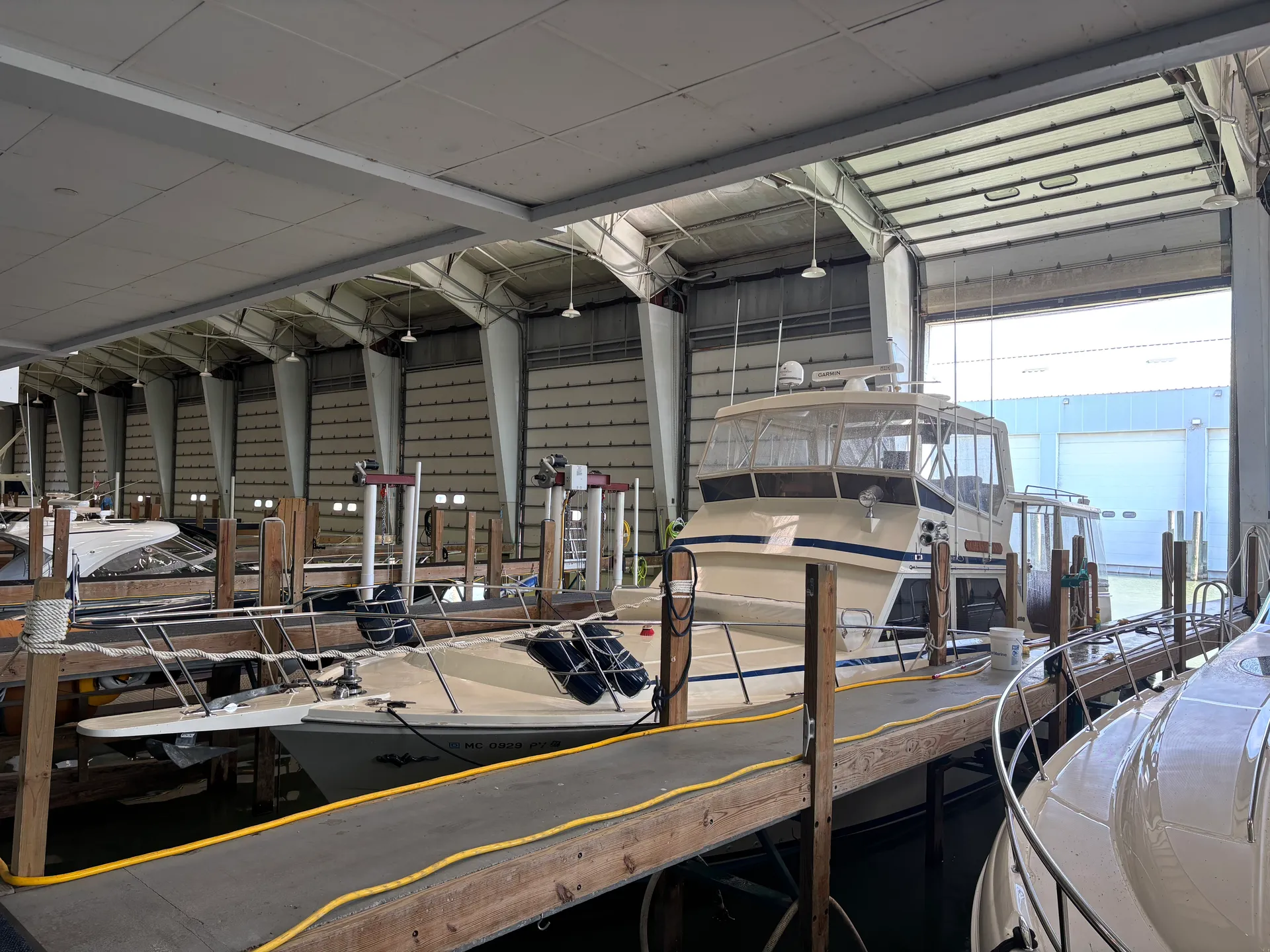 VIKING YACHT 44 MOTOR YACHT in Harrison Township, MI — photo 4