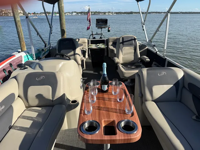 Rent a BARLETTA BOATS pontoon in St. Petersburg, FL near me