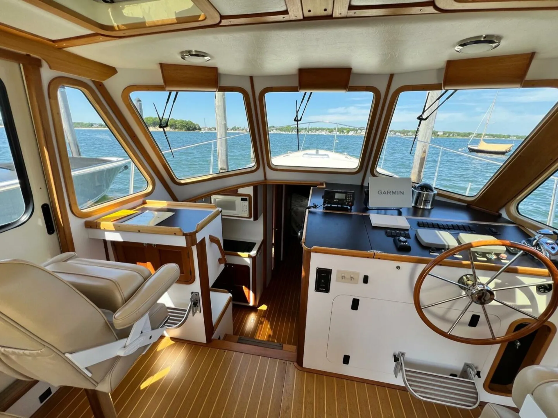 37' Luxury Private Yacht - Washington DC Potomac Boat Tours