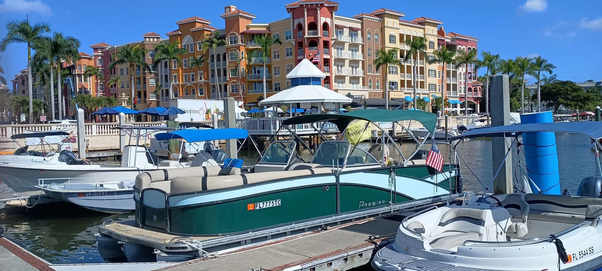 Deluxe 27' Tritoon w/ 300 HP Outboard in the heart of Naples