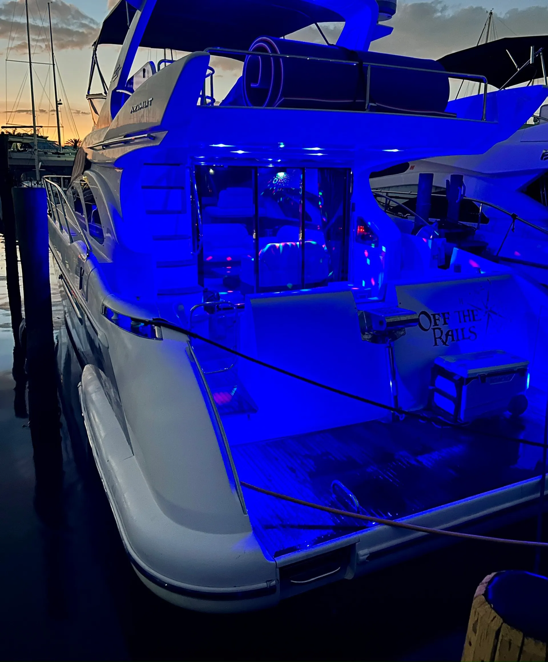 Gorgeous Azimut 55' Flybridge, Haulover sandbar access 