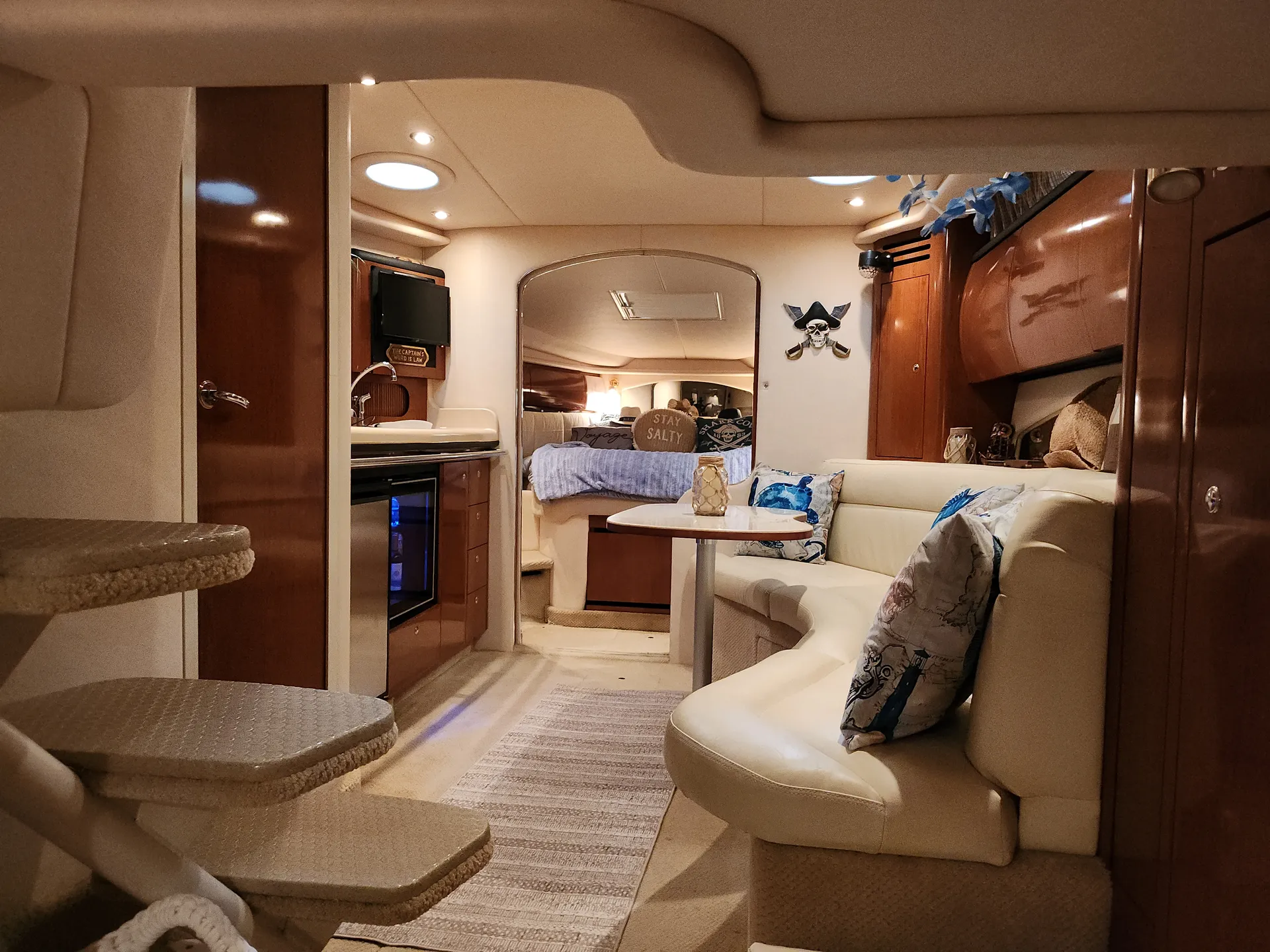 40' Luxury Yacht Charter (PHC)