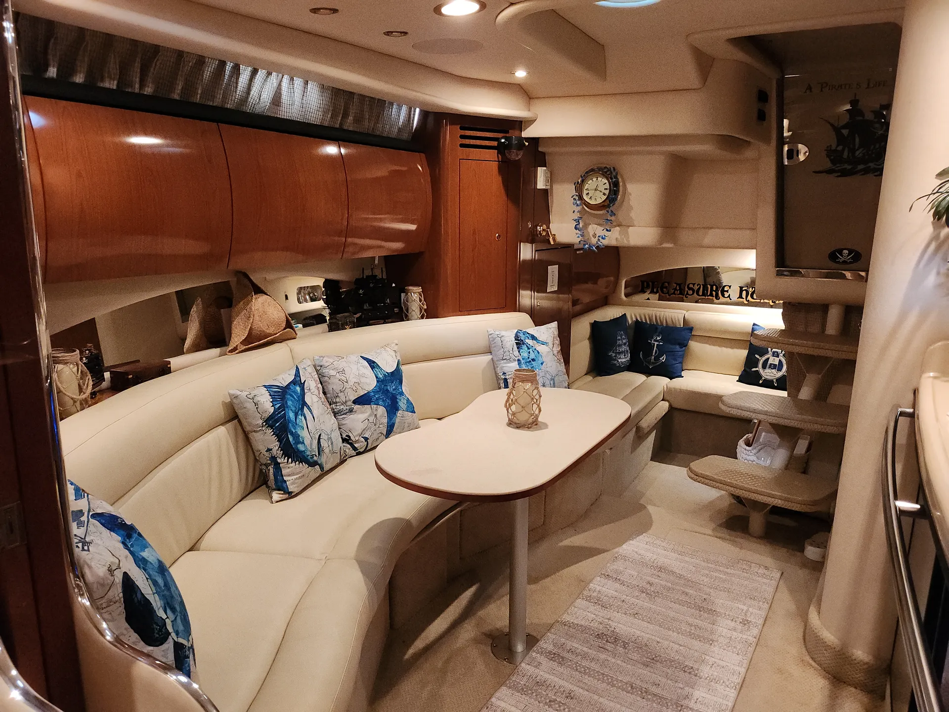 40' Luxury Yacht Charter (PHC)