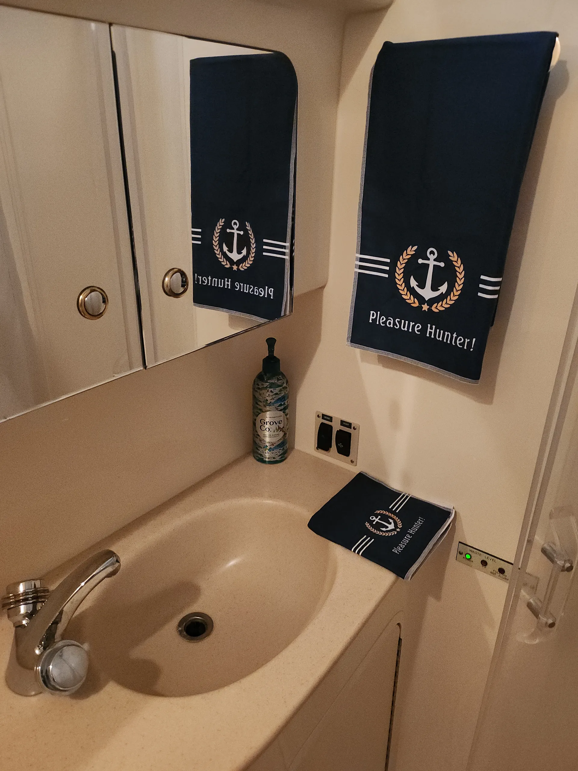 40' Luxury Yacht Charter (PHC)