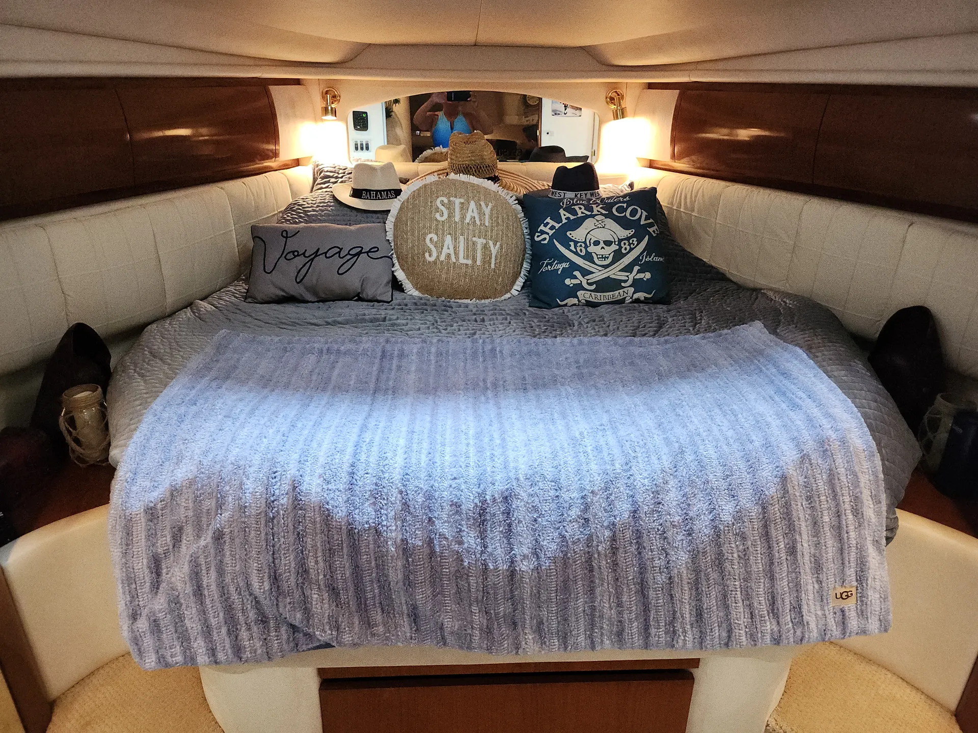 40' Luxury Yacht Charter (PHC)