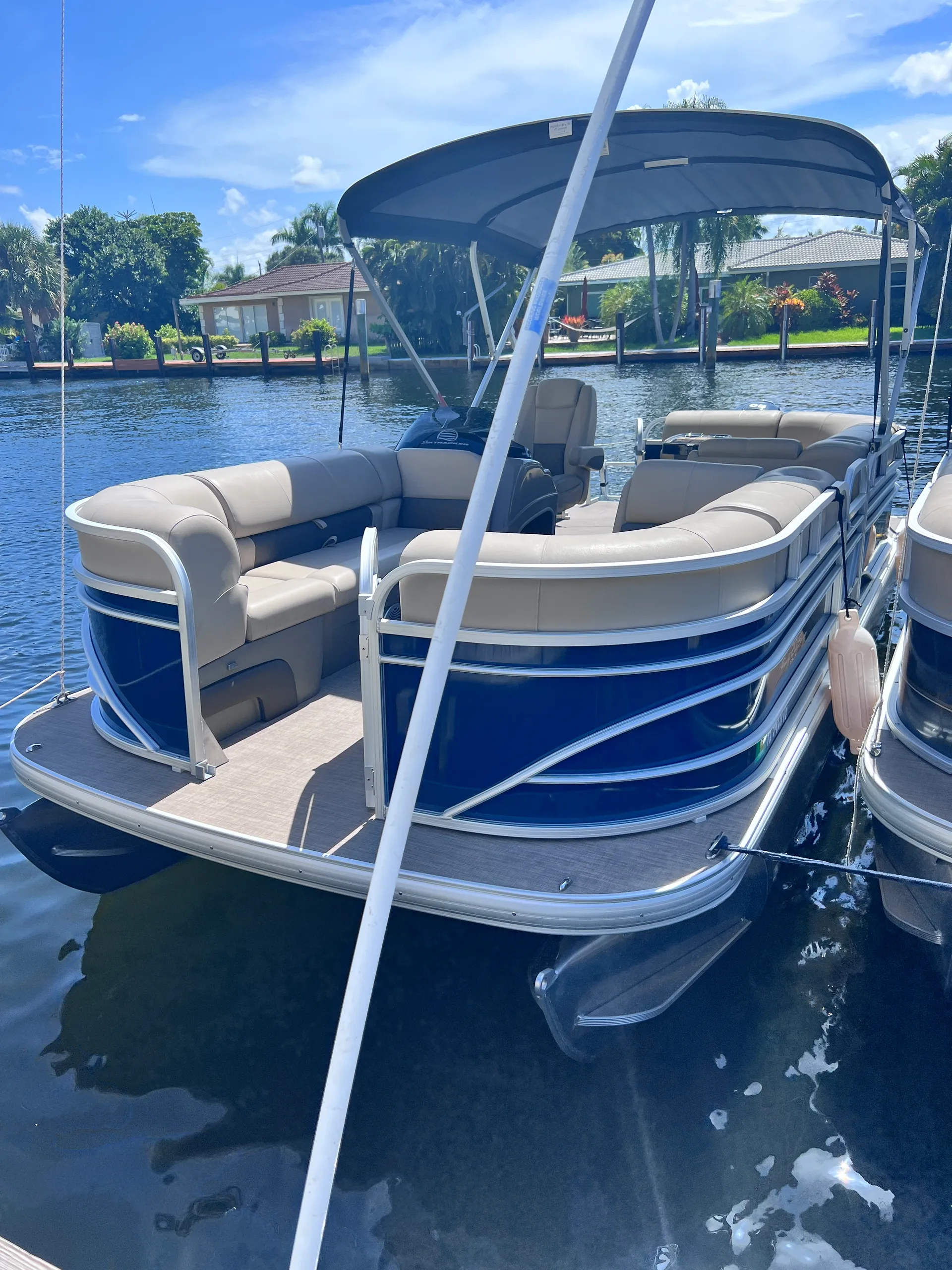 Pontoon boats for 10