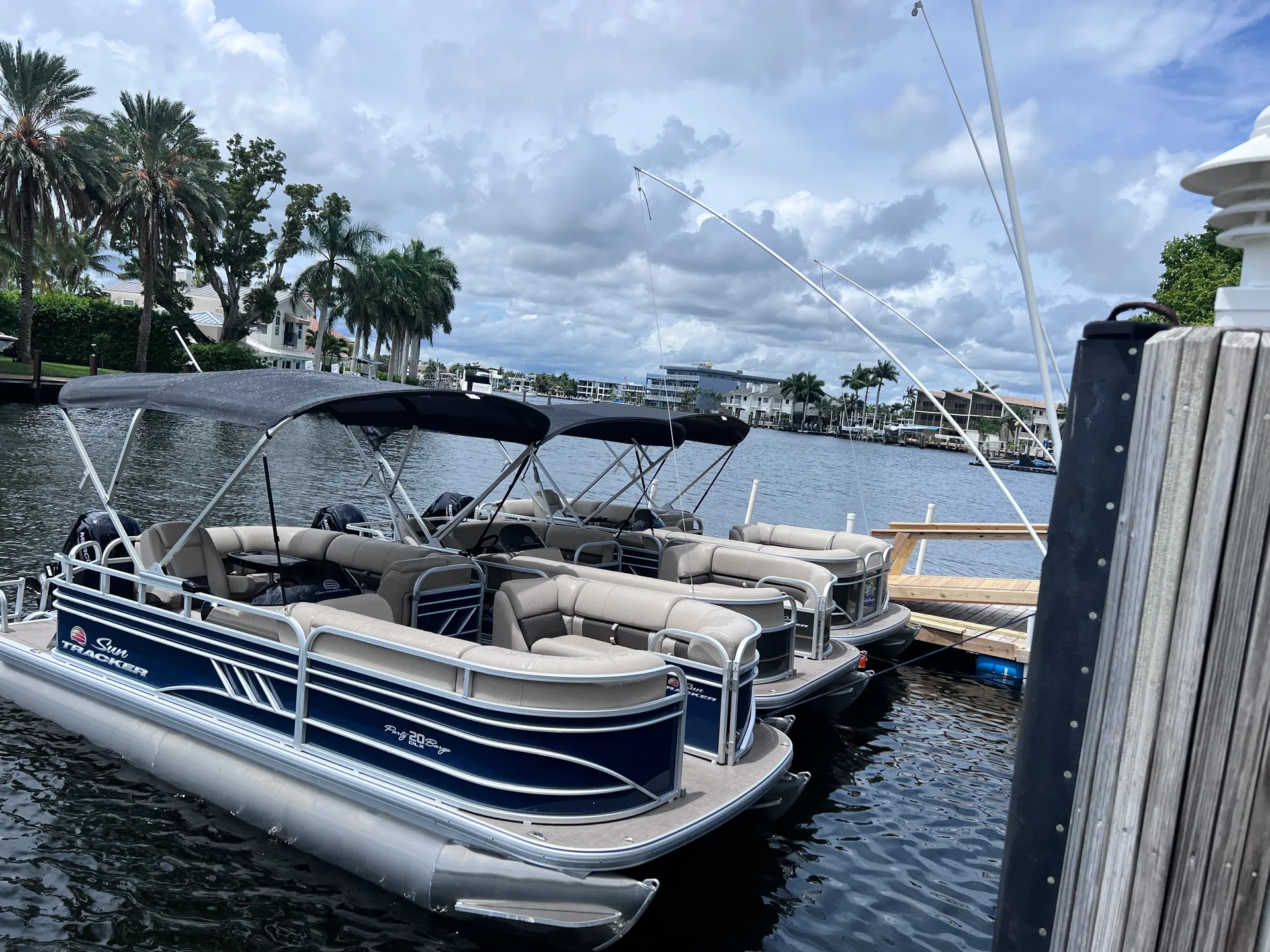 Pontoon boats for 10