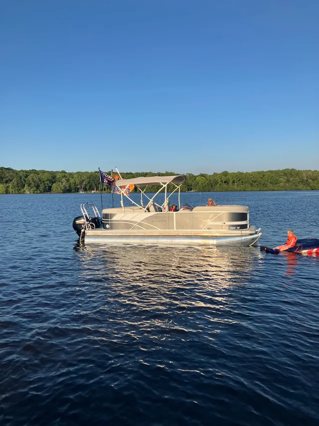 Rent a SYLVAN MARINE pontoon in Buchanan, TN near me