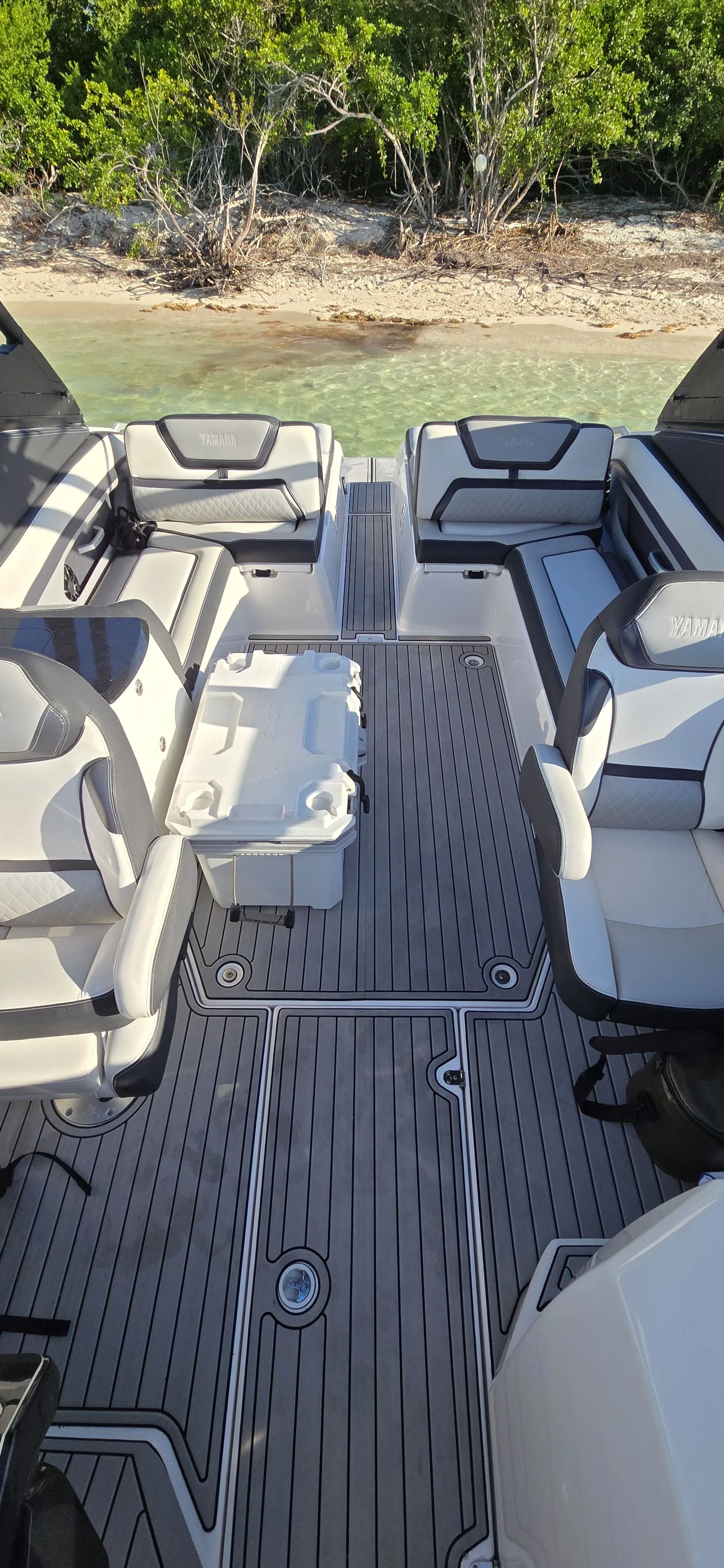 28ft  Yamaha **Fast and Luxurious** Sandbar FAVORITE tons of room***