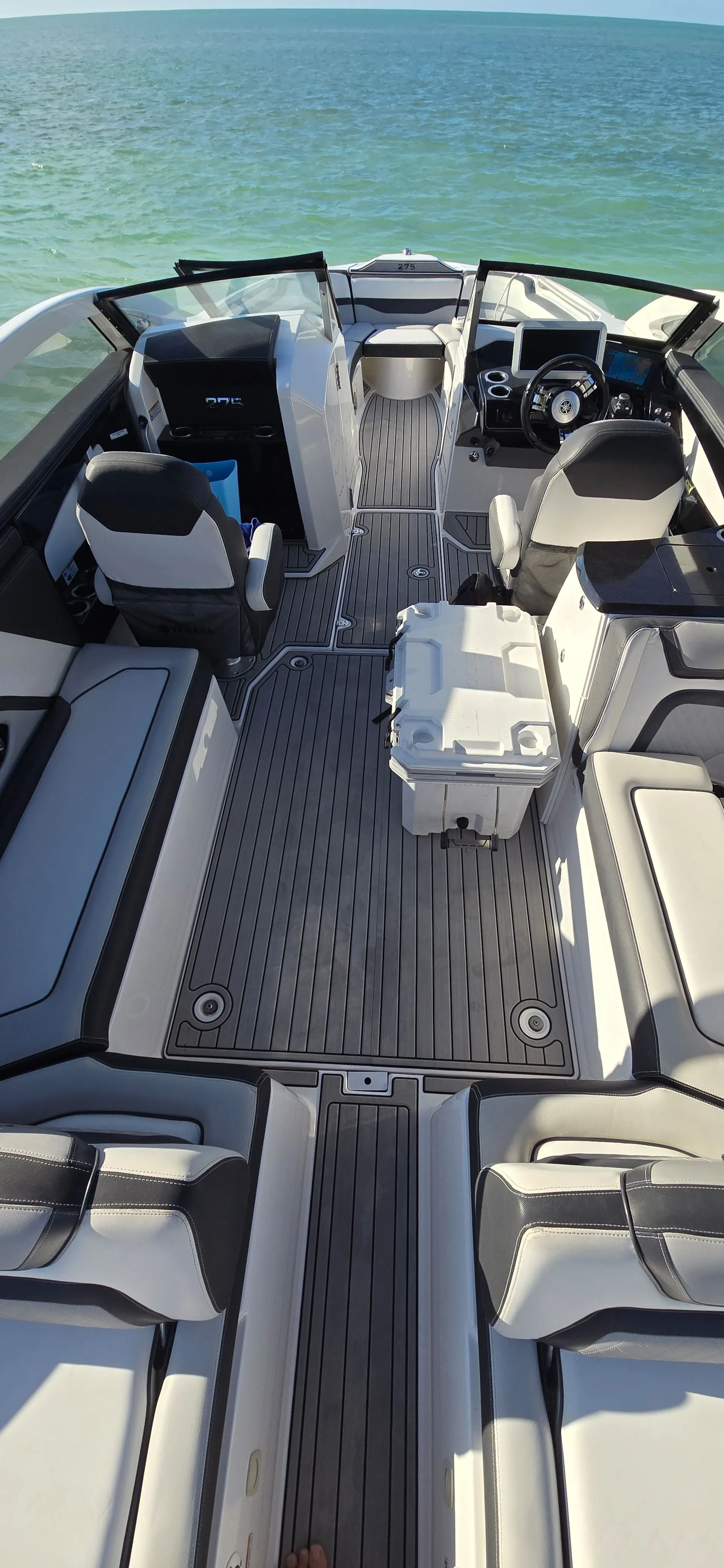 28ft  Yamaha **Fast and Luxurious** Sandbar FAVORITE tons of room***