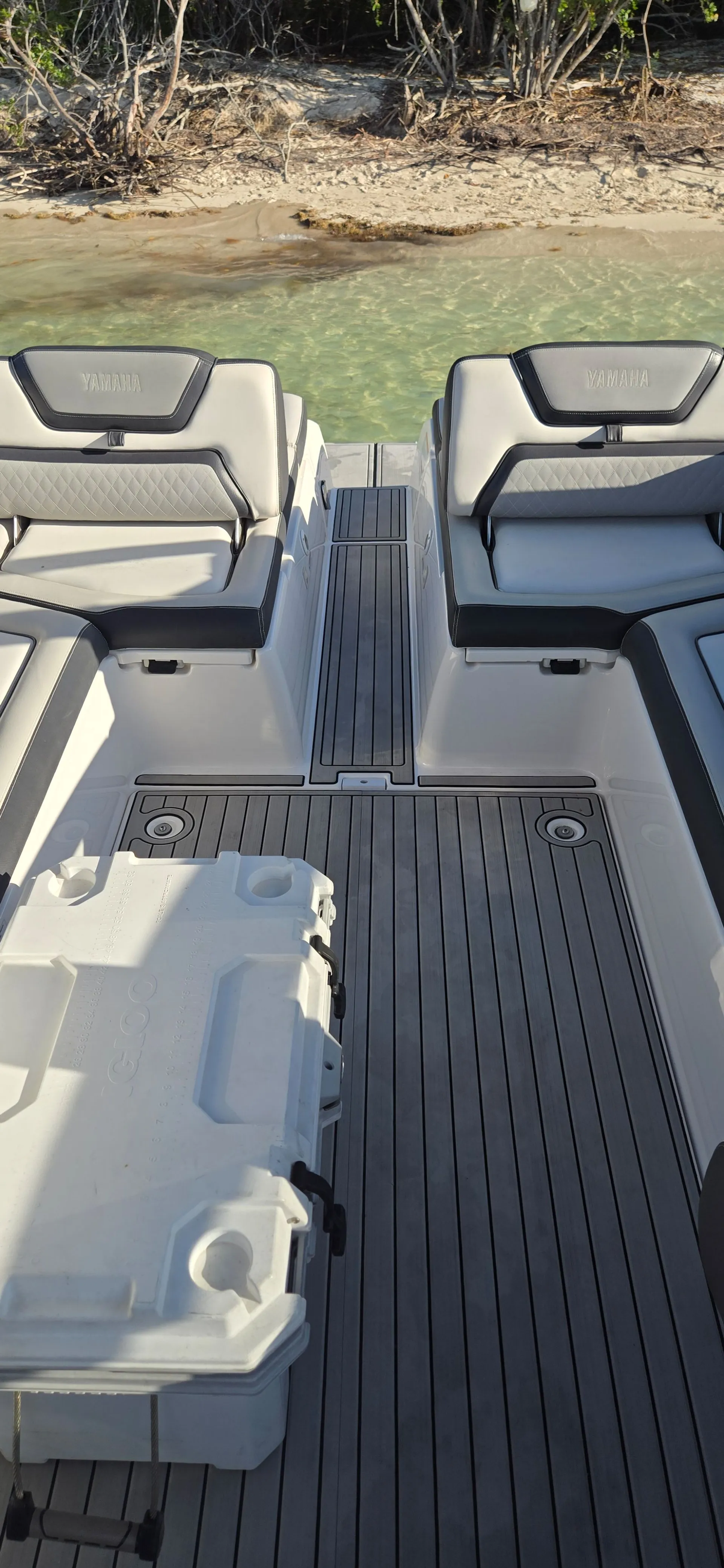 28ft  Yamaha **Fast and Luxurious** Sandbar FAVORITE tons of room***