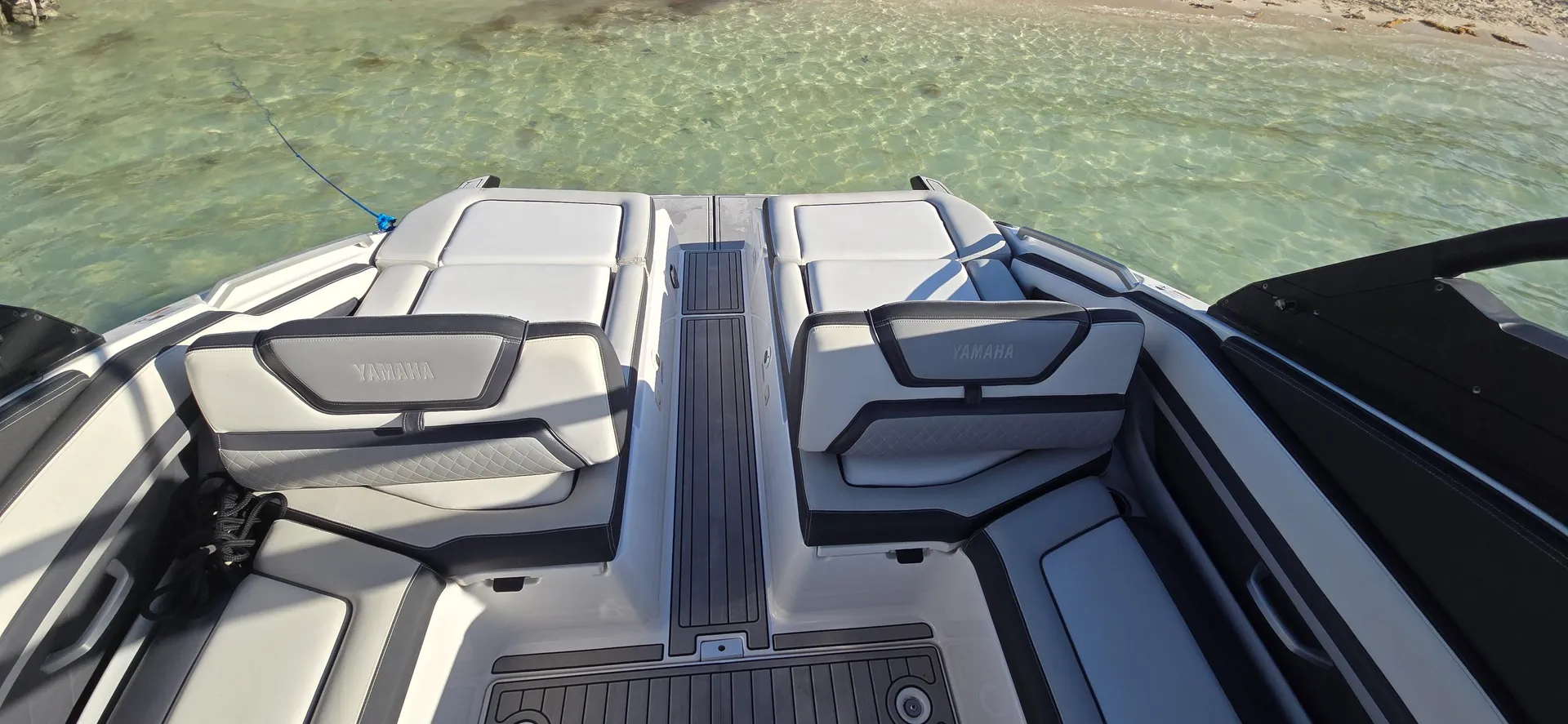 28ft  Yamaha **Fast and Luxurious** Sandbar FAVORITE tons of room***