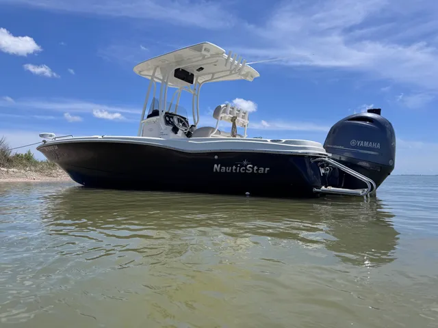 Rent a Nauticstar Boats center console in Houston, TX near me