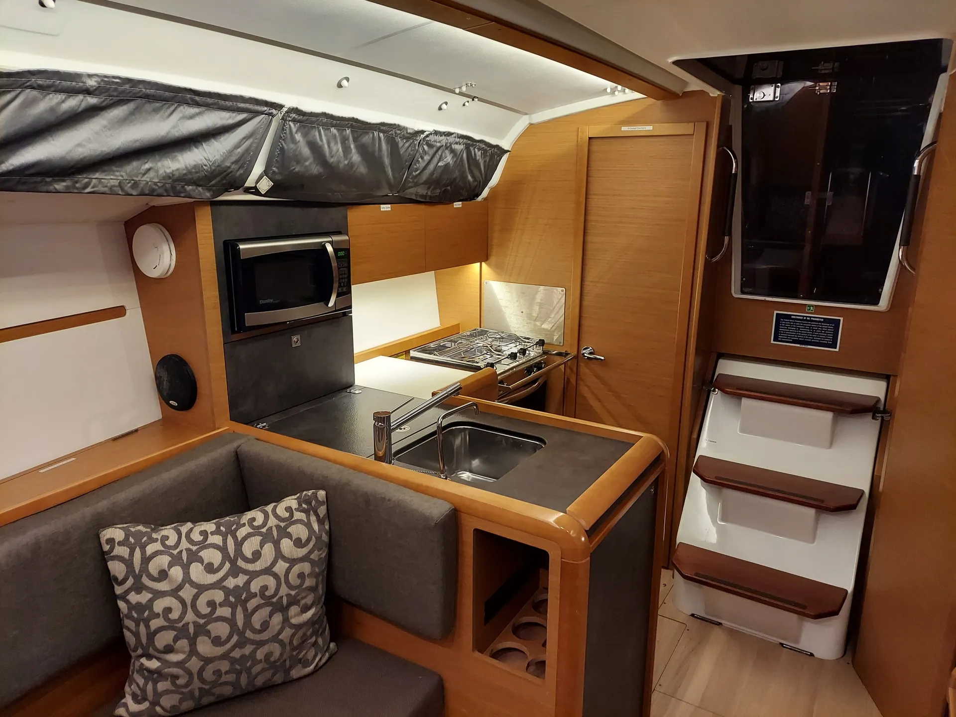 Jeanneau Sailboats 349 in Sausalito, CA — photo 2