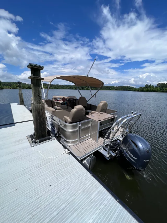 Rent a STARCRAFT MARINE pontoon in Mebane, NC near me