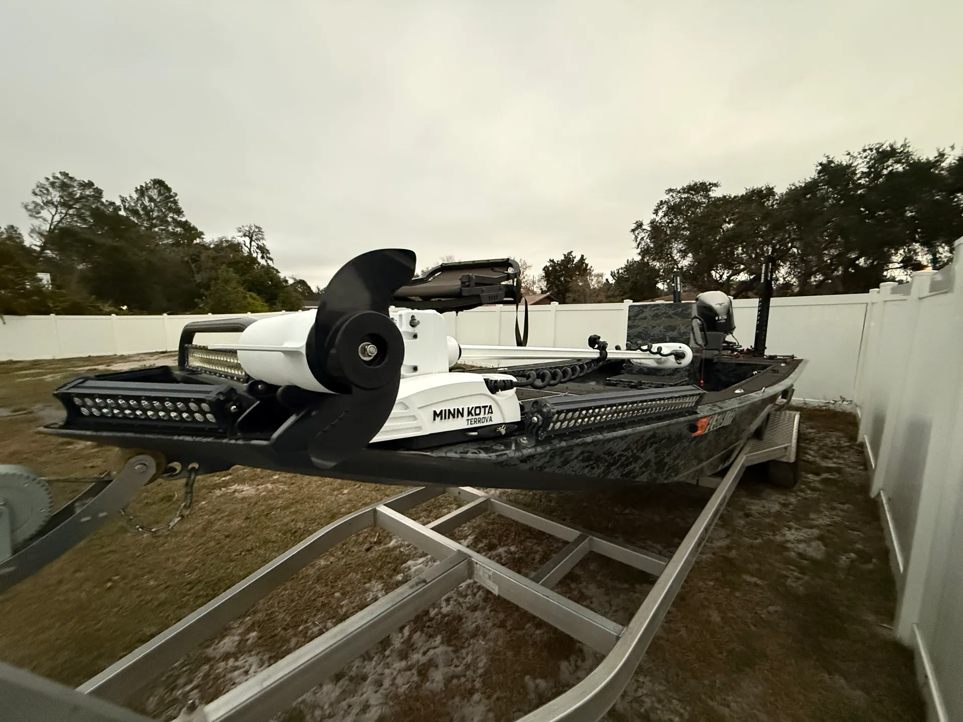 21.5’ Uncle Jay Fishing Boat Fully Loaded w/ Stereo and Power Poles