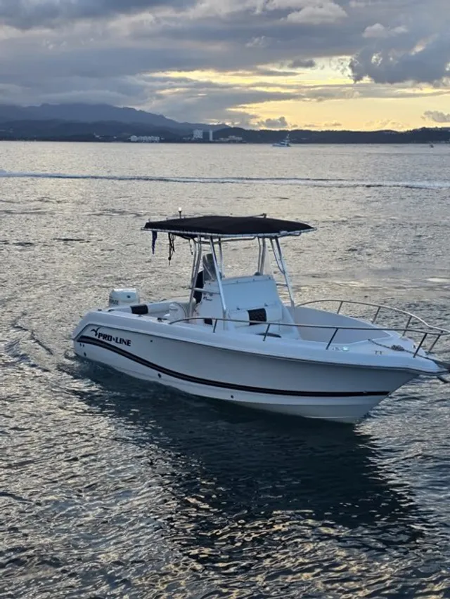 Rent a PRO-LINE BOATS center console in Fajardo, Fajardo near me