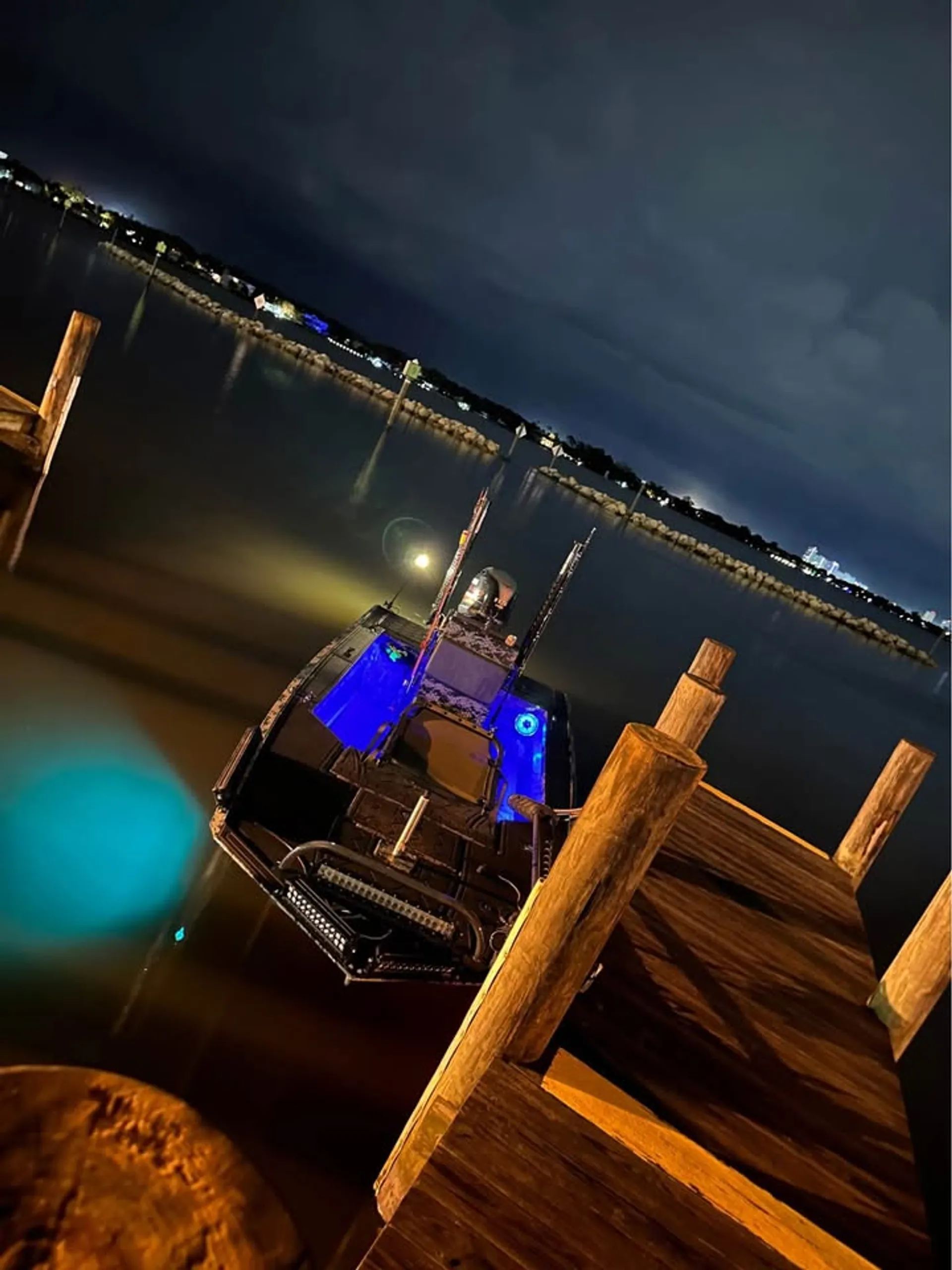 21.5’ Uncle Jay Fishing Boat Fully Loaded w/ Stereo and Power Poles