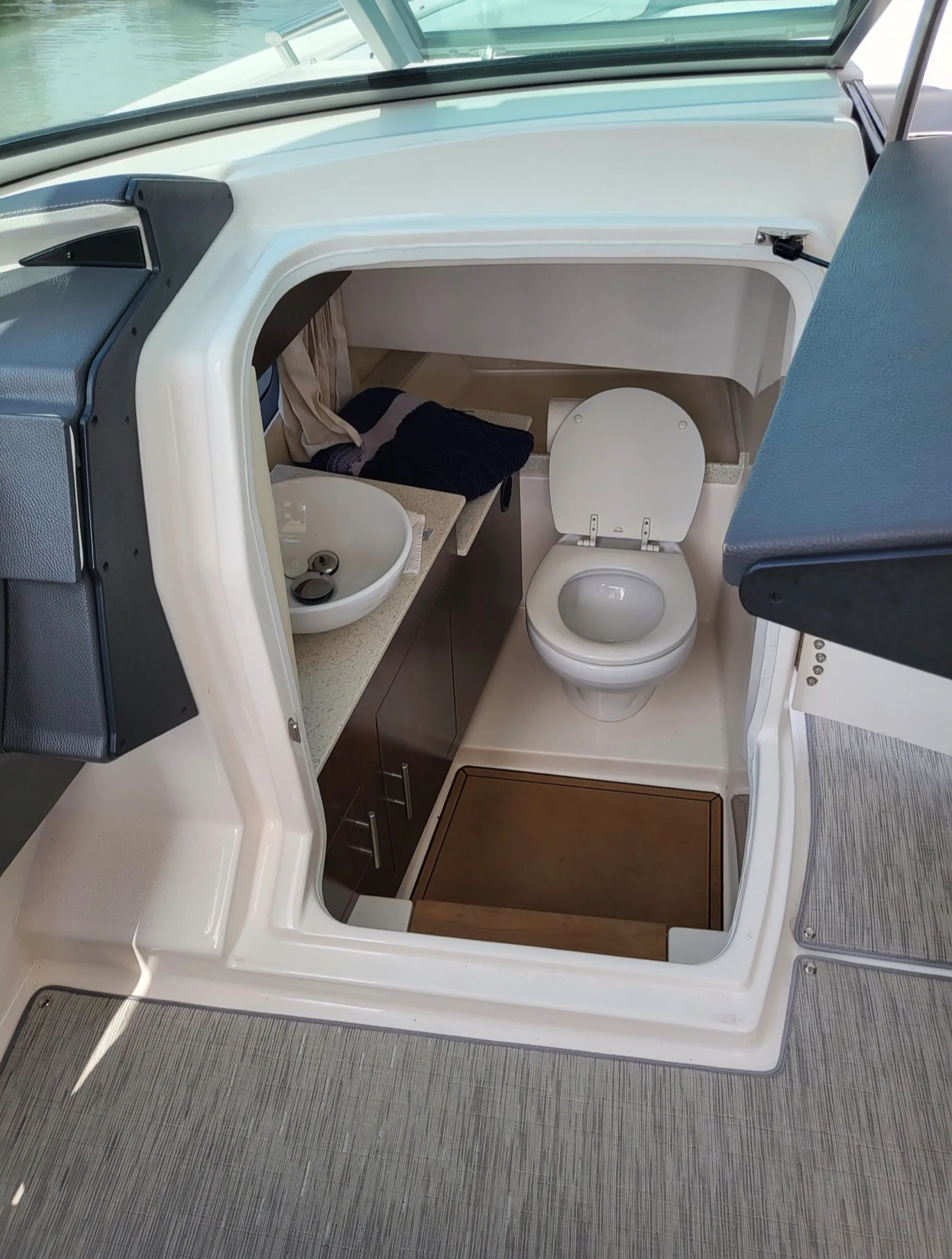 Regal Open Deck 33 feet 2017