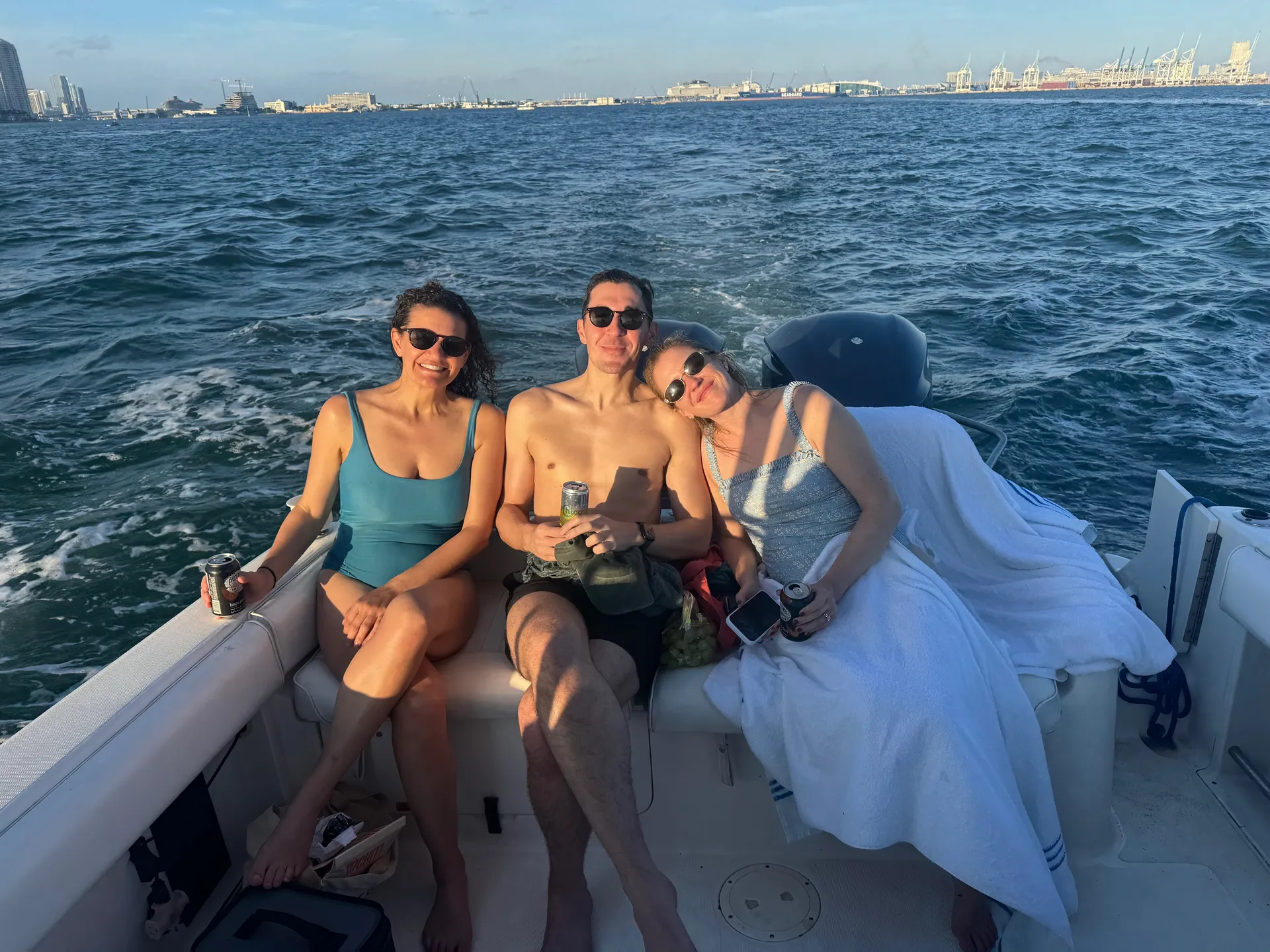 SEA MAVERICK 27’ | YOU DESIGN YOUR TOUR. ENJOY MIAMI WATER AND VIEWS