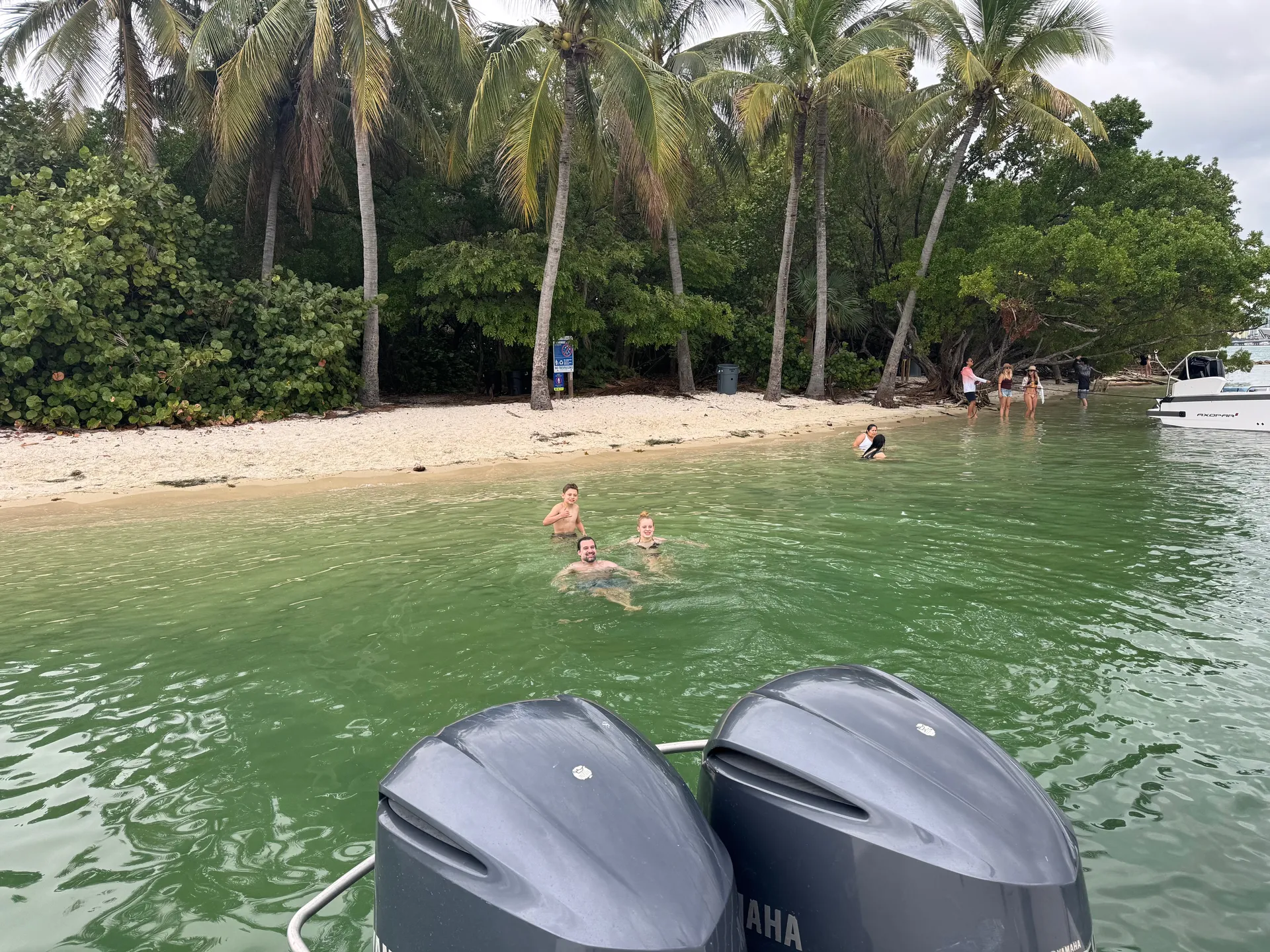 SEA MAVERICK 27’ | YOU DESIGN YOUR TOUR. ENJOY MIAMI WATER AND VIEWS