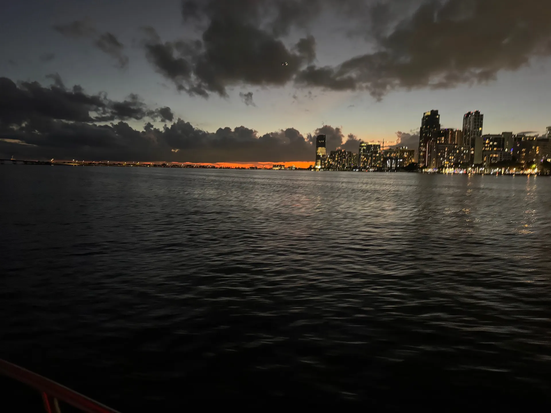 SEA MAVERICK 27’ | YOU DESIGN YOUR TOUR. ENJOY MIAMI WATER AND VIEWS