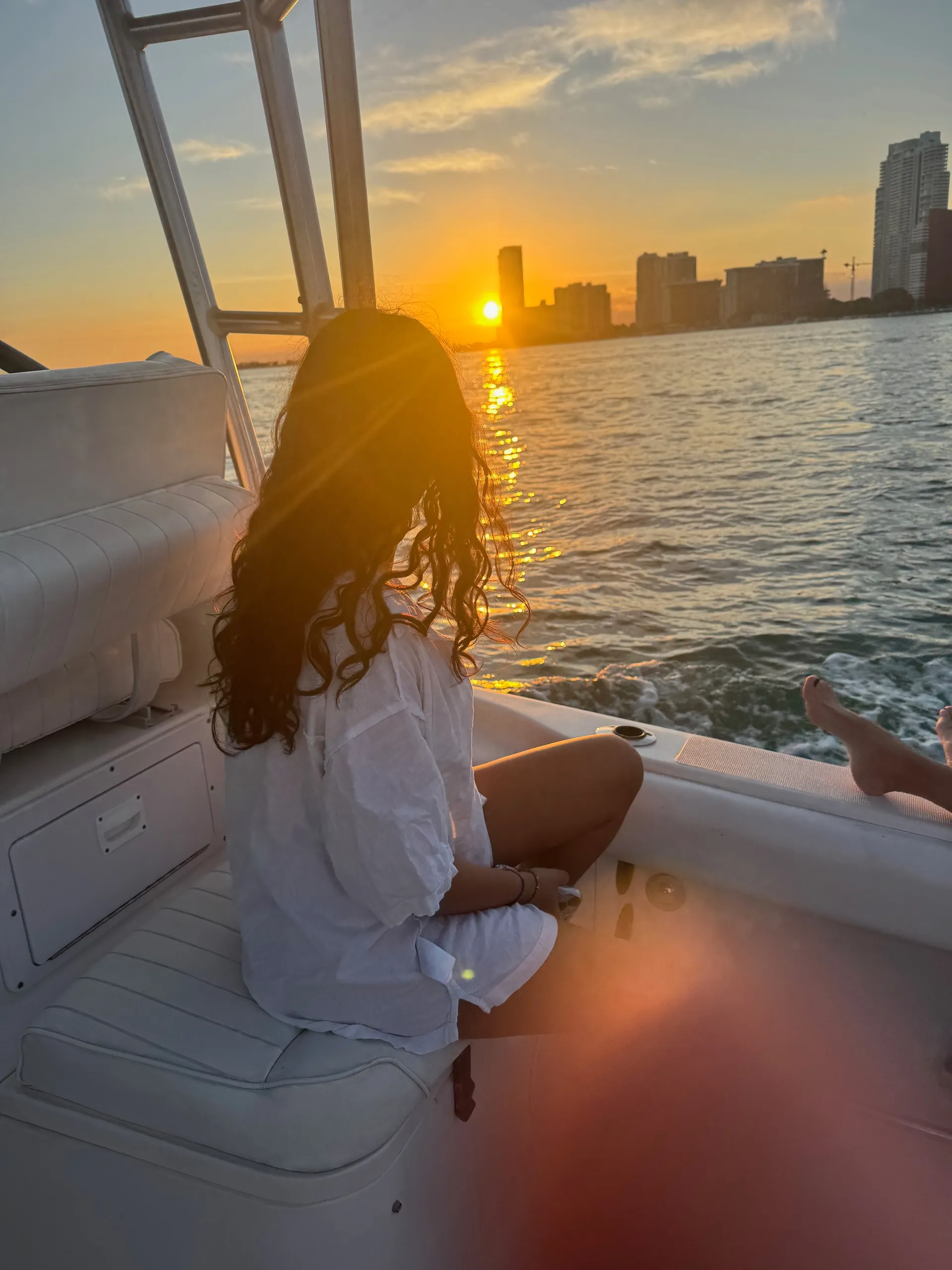 SEA MAVERICK 27’ | YOU DESIGN YOUR TOUR. ENJOY MIAMI WATER AND VIEWS