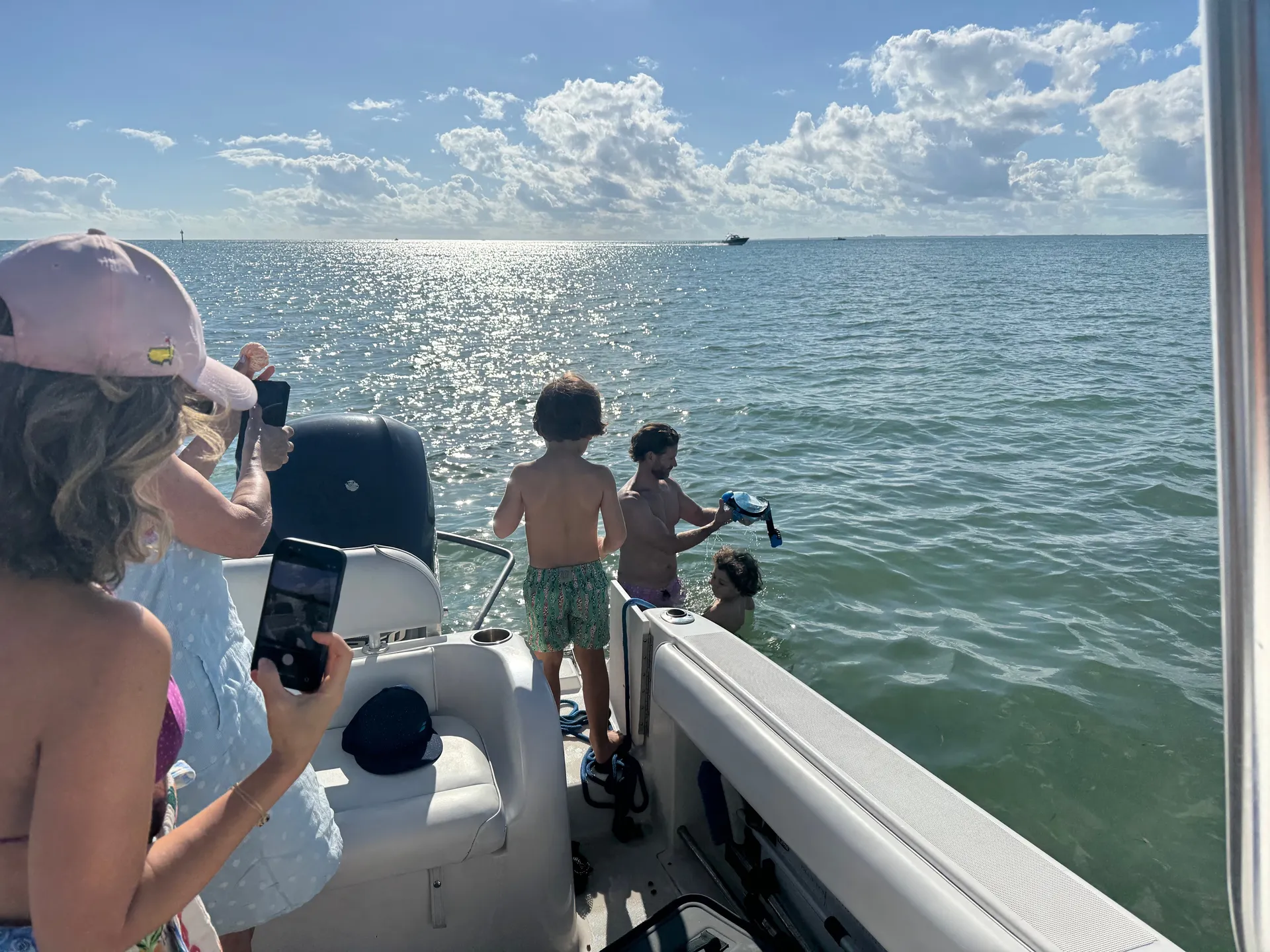 SEA MAVERICK 27’ | YOU DESIGN YOUR TOUR. ENJOY MIAMI WATER AND VIEWS