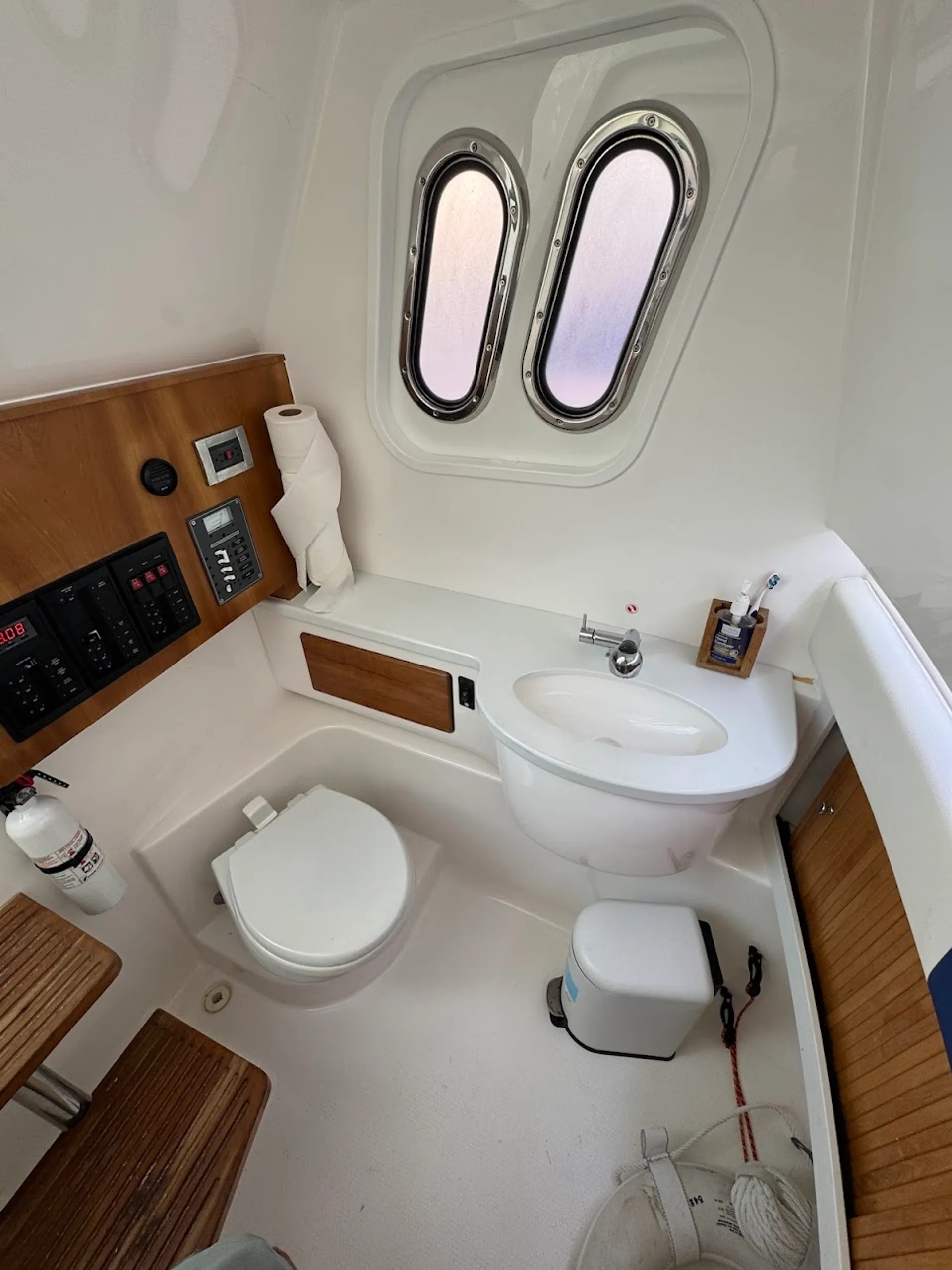 The Ultimate Luxury Center Console - Belzona 325cc