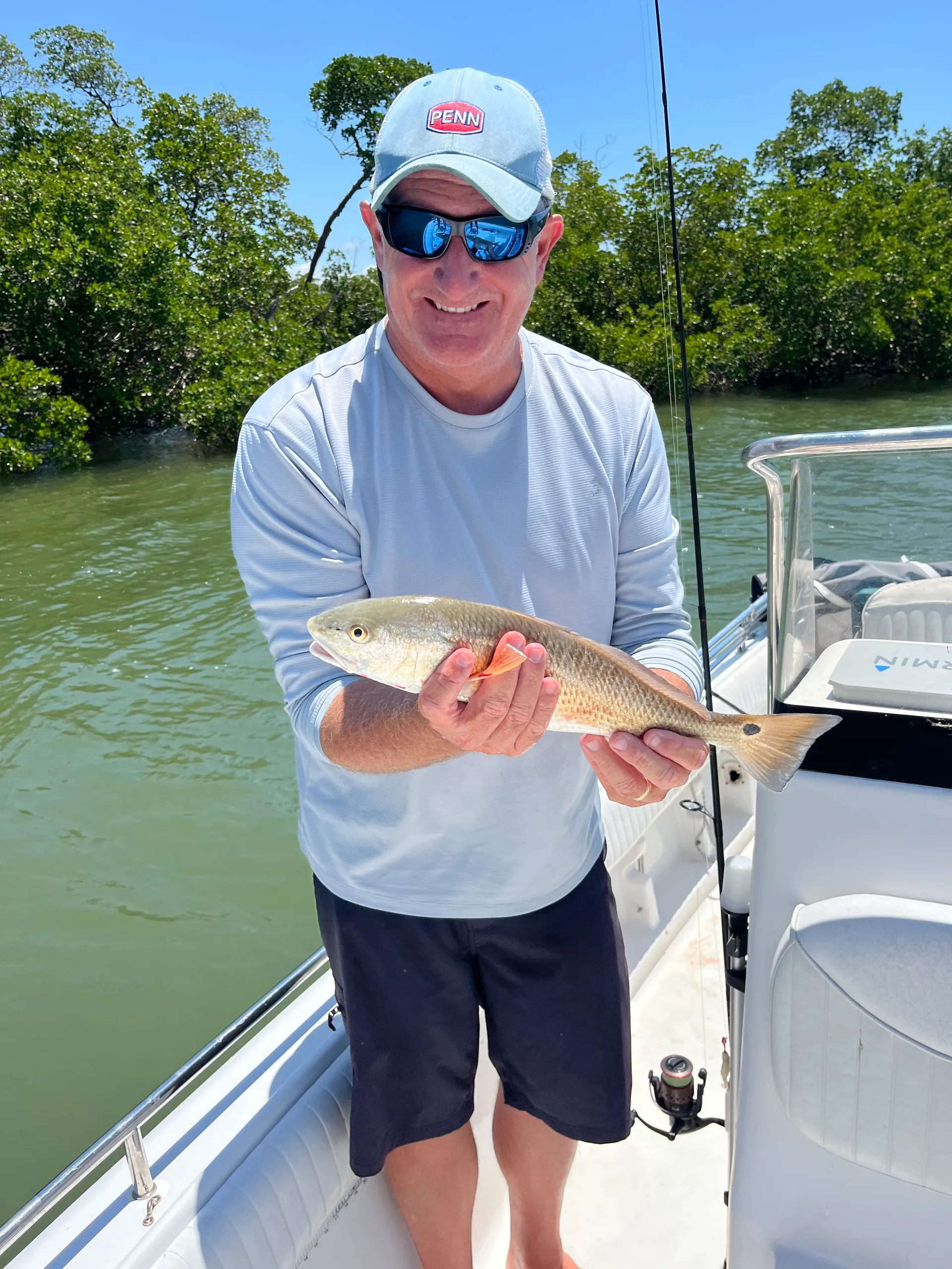 Cruise, Fish or Island Hop In The 10,000 Islands on a 19' Sea Hunt CC
