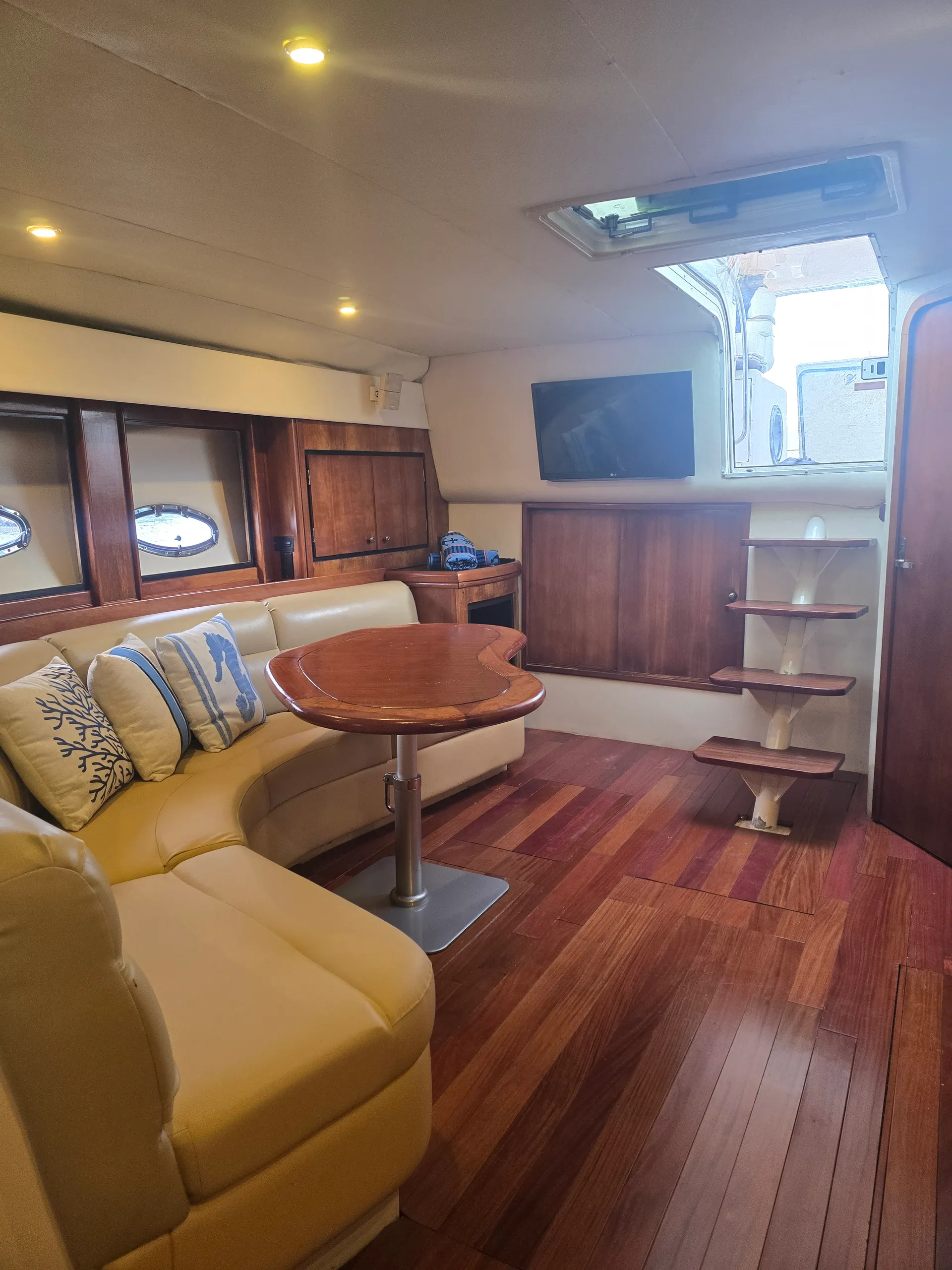 Luxury Yacht – Miami Views and Waterfront Experiences