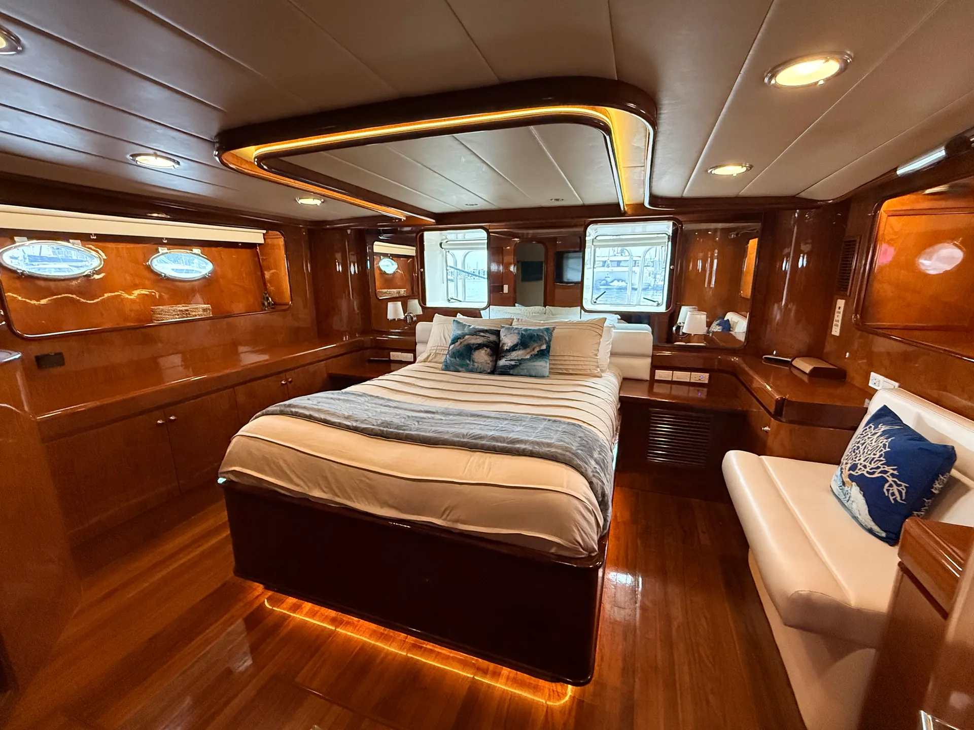Immaculate 70ft Luxury Yacht With Captain, Marina Del Rey